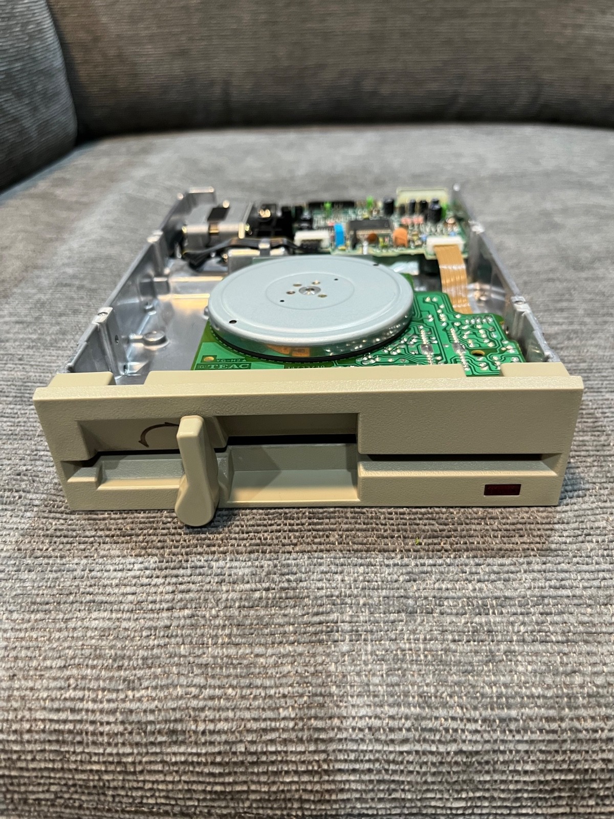 Vintage TEAC FD-55GFR 142-U 5.25" 1.2MB Floppy Disk Drive 19307351-42