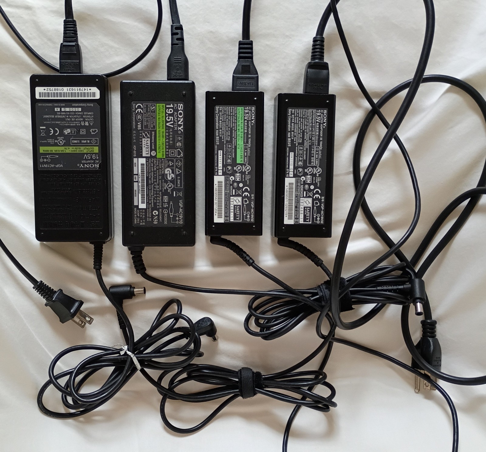 Lot of 4 Sony Vaio Laptop Power Adapter 19.5v - VGP-AC19V10 AC19V11 VGP-AC19V32