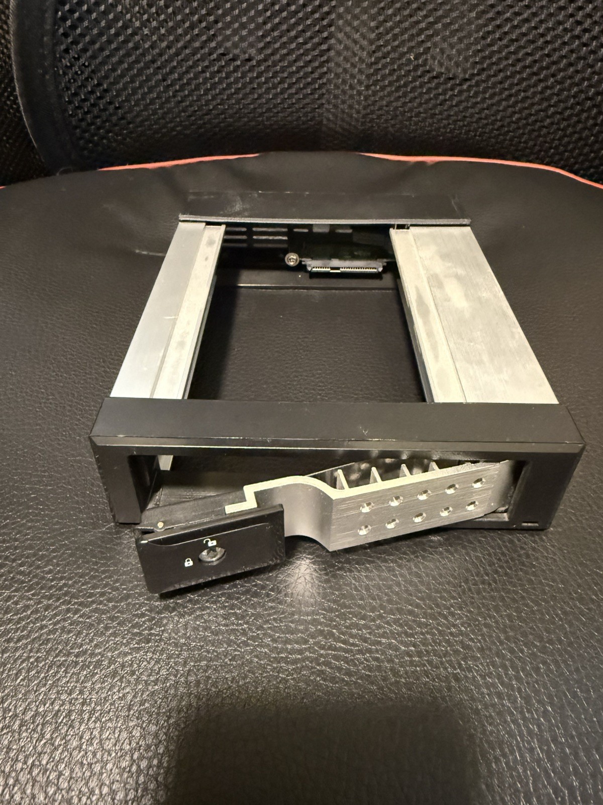 iStarUSA BPN-DE110SS-SILVER Trayless 5.25" to 3.5" HDD Hot-swap Rack