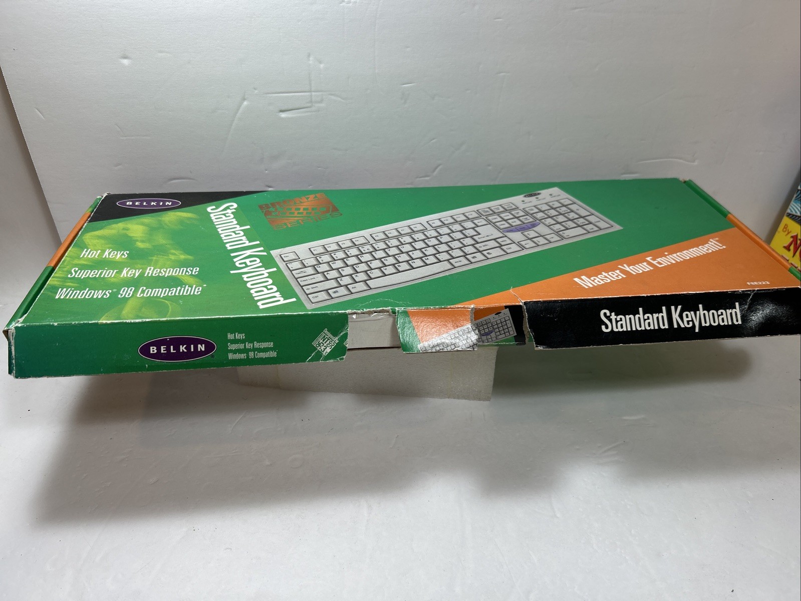 Belkin (F8E223) PS/2 Wired White Standard 104-Key Keyboard