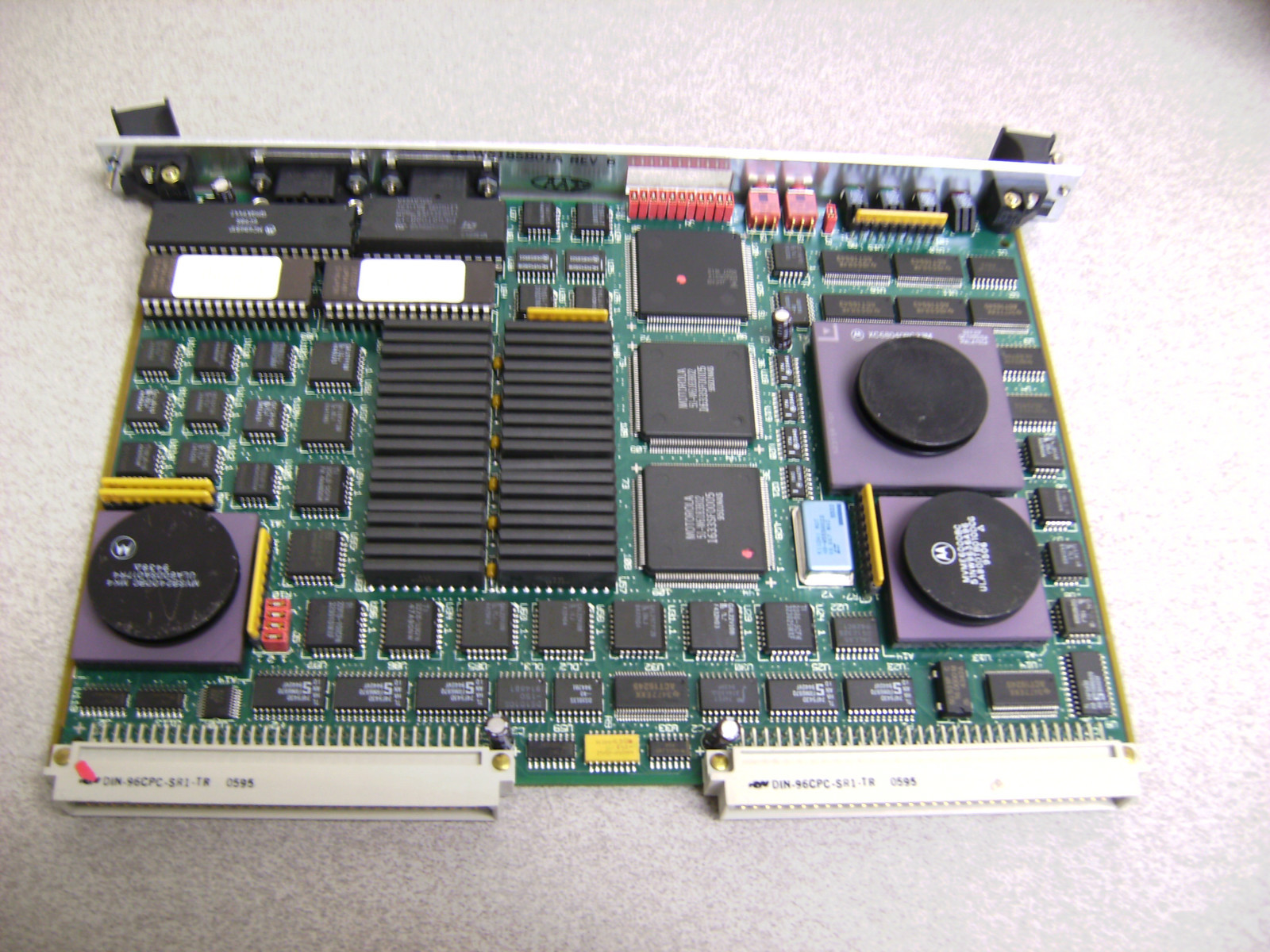 MOTOROLA MVME165-03 68040 CPU, 33MHZ, 4MB MEMORY, VSB, 2 SERIAL PORTS, A32/D32