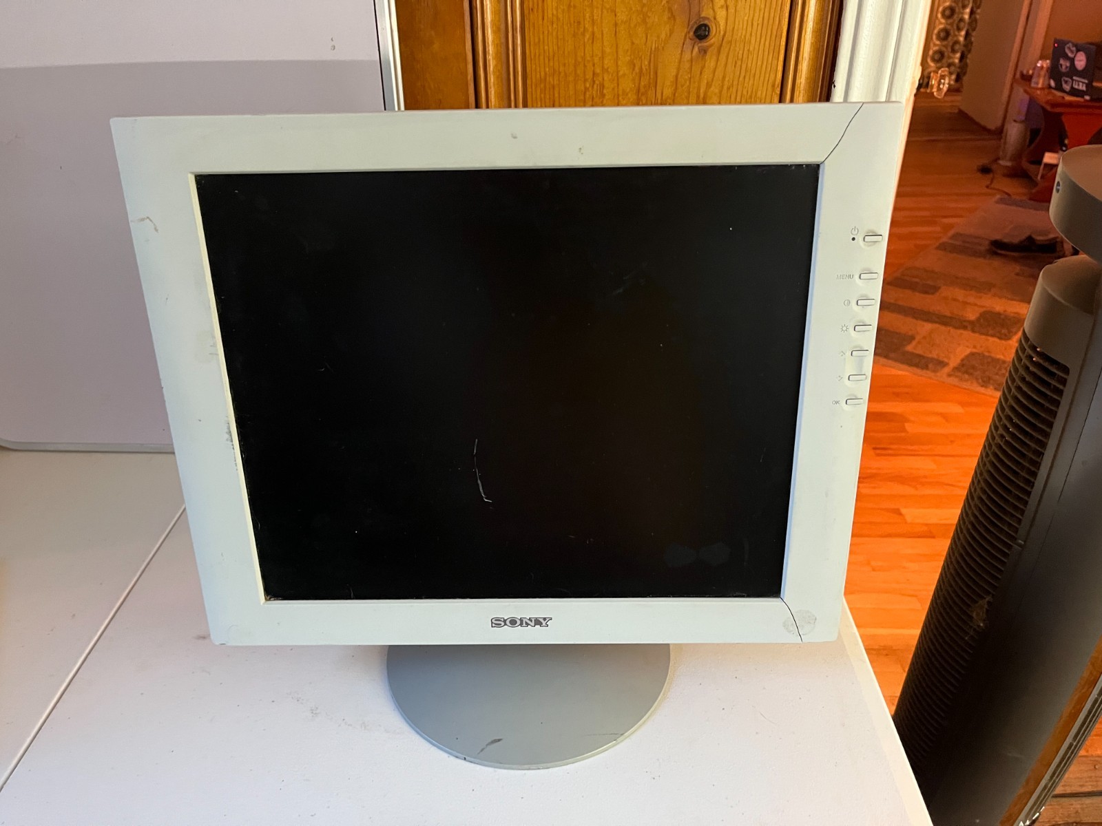 Sony SDM-S71 LCD Monitor Panel - Read