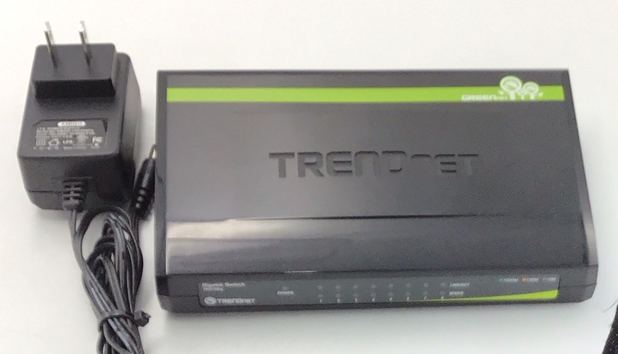 TRENDnet TEG-S8g  8-Port Gigabit GREENnet Switch with Power Supply Adapter  i924