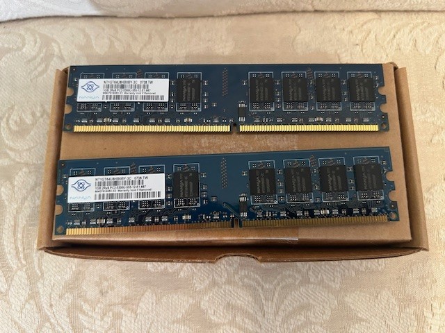 Nanya NT1GT64U8HB0BY-3C.0726.X2.TW DDR2-667 1Gb 2Rx8 PC2-5300U-555-12-E1
