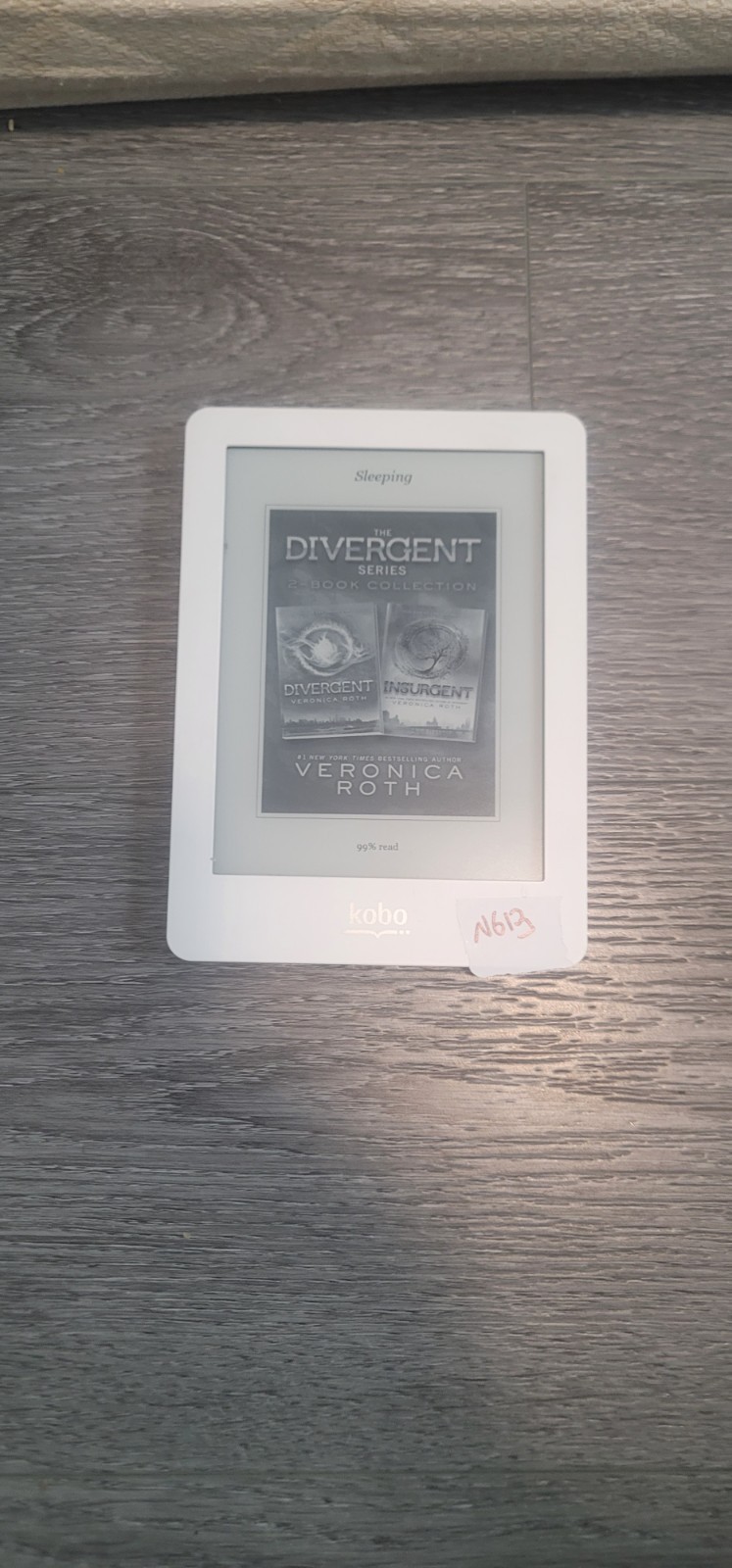 Kobo Glo N613 eBook Reader - 6 in Display 2 GB Storage White