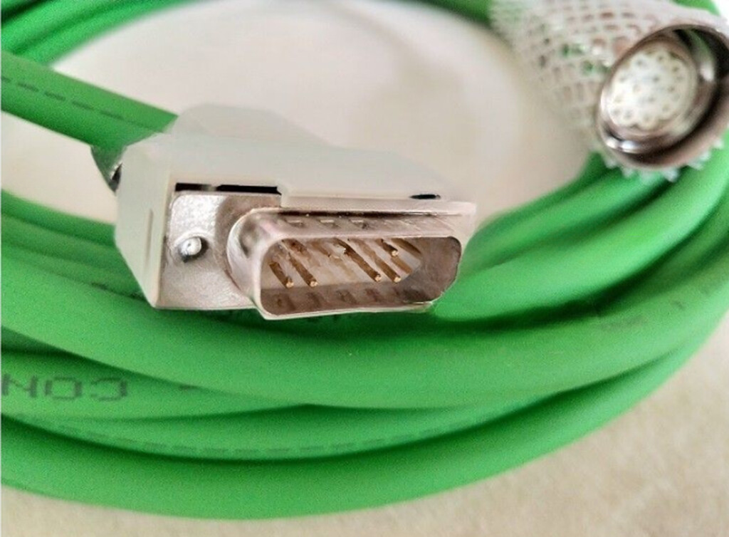 1X NEW 2090-CFBM7DF-CEAF10 Encoder Feedback Cable 10M Fedex shipping