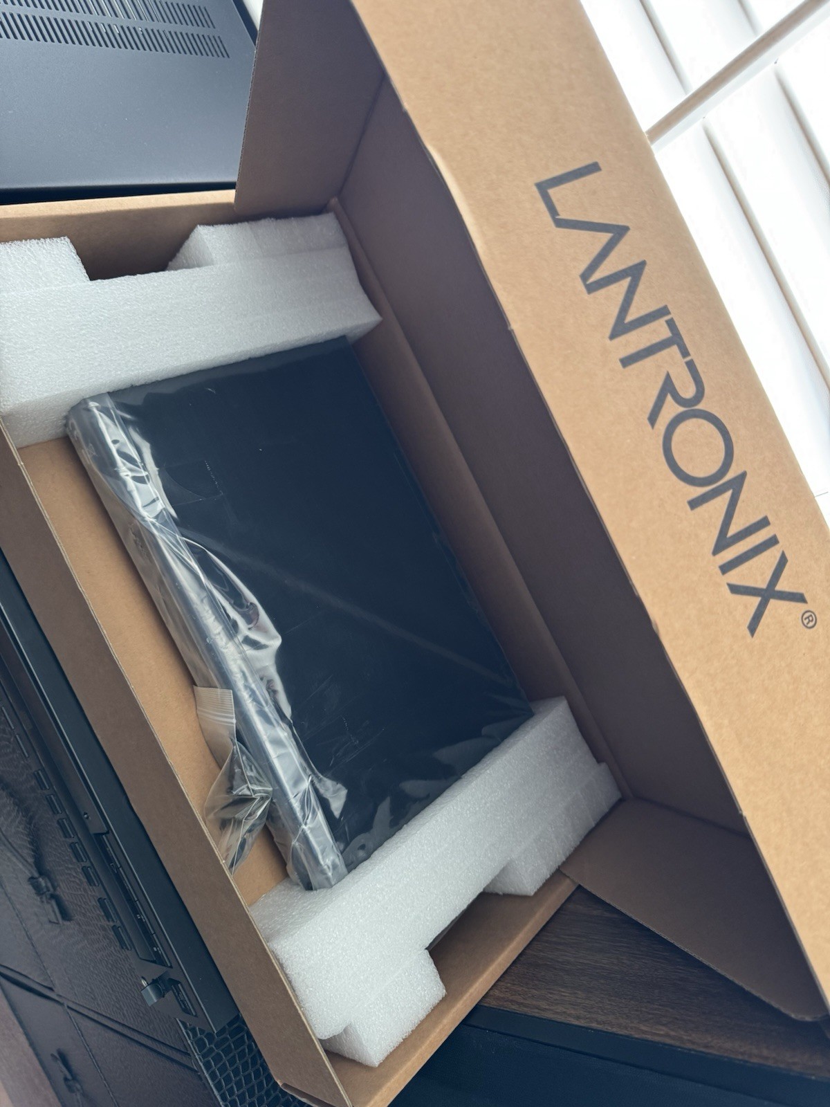 LANTRONIX SM24TAT2SA 24 PORT PoE SWITCH NEW IN BOX