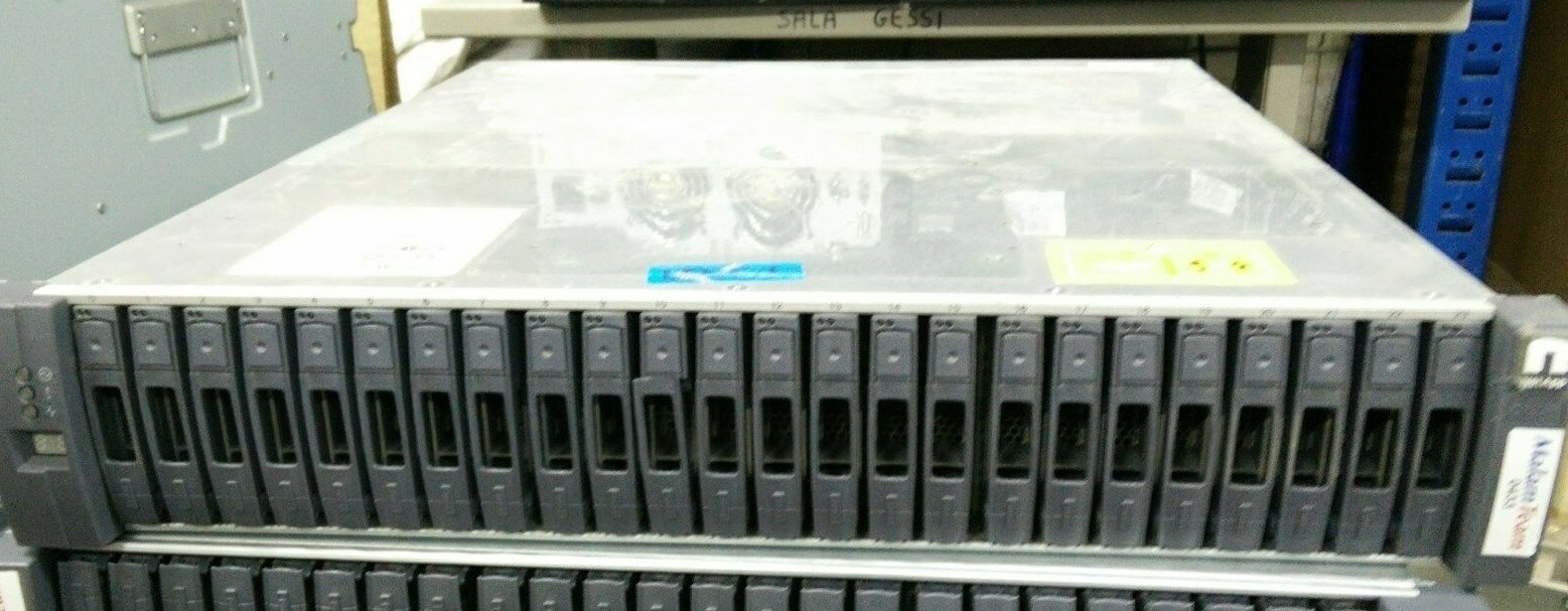 NetApp DS2246 w/ 24x X423A-R5 900GB 10K 2.5" HD, 2x IOM6 SAS 6G Cont. 2x AC P.S.