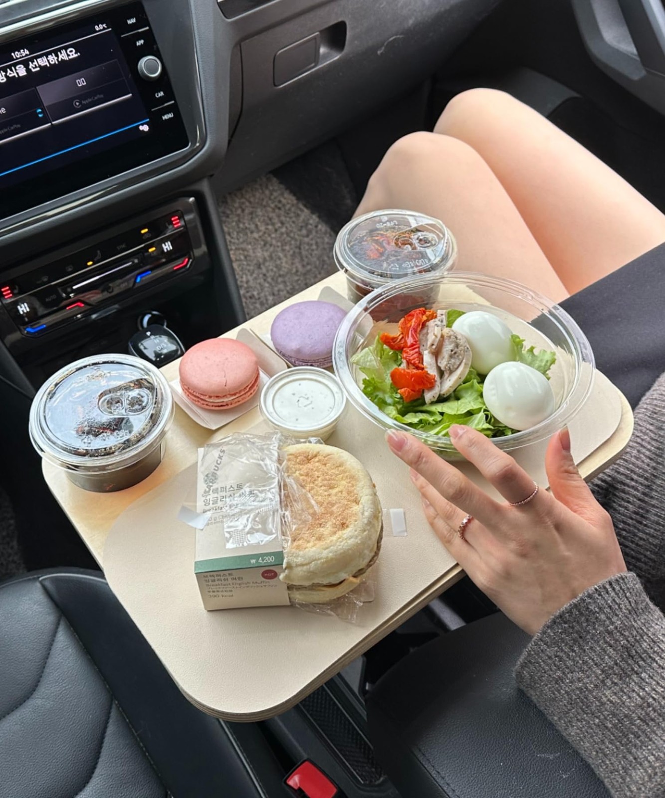 Bandeja para comida coche, mesa con portavasos y escritorio para portátil 2 en 1