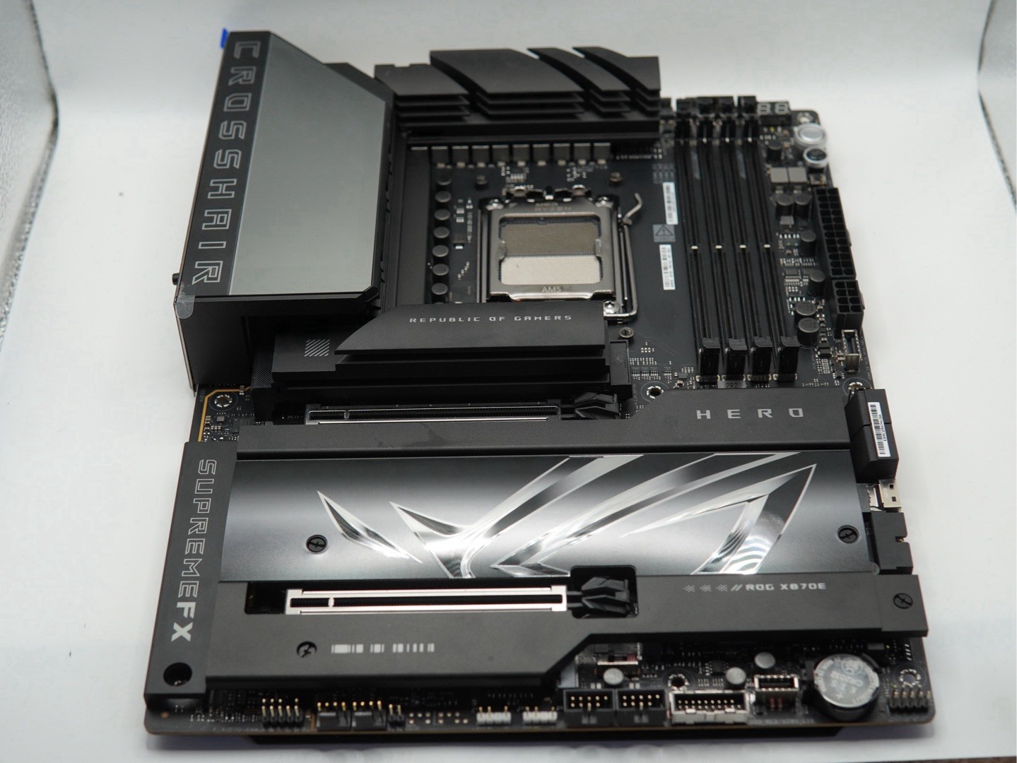 Asus ROG Crosshair X870E Hero AM5 ATX AMD DDR5 Motherboard