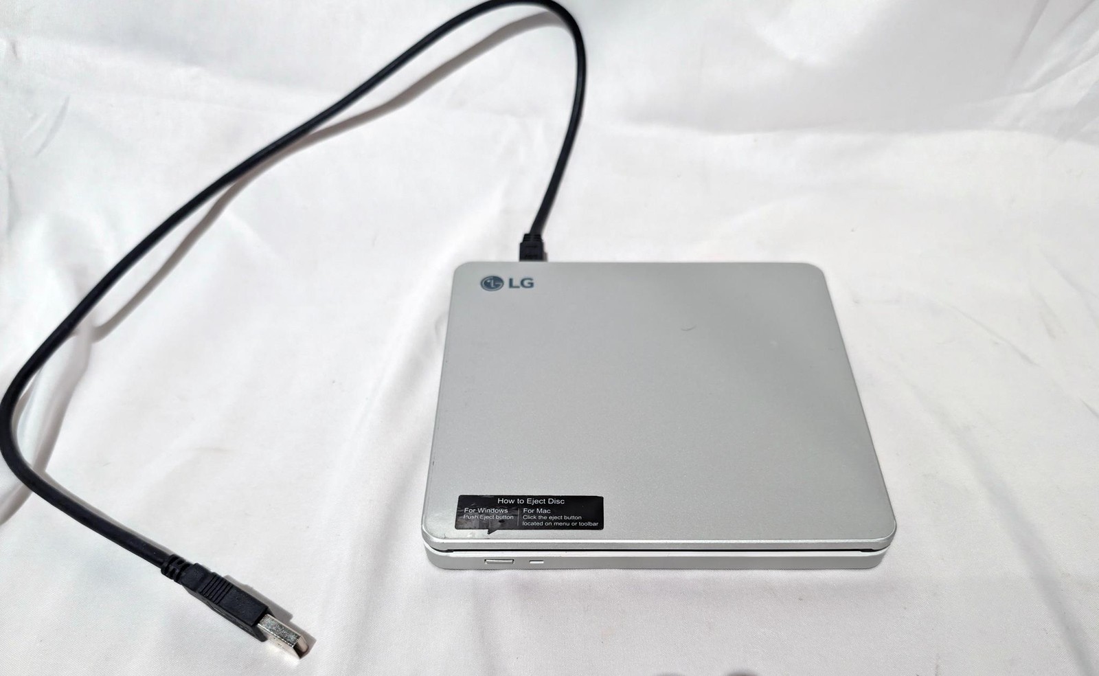 LG AP70NS50 DVDRW DL USB 2.0 Slim SuperMulti Blade External Drive - Silver