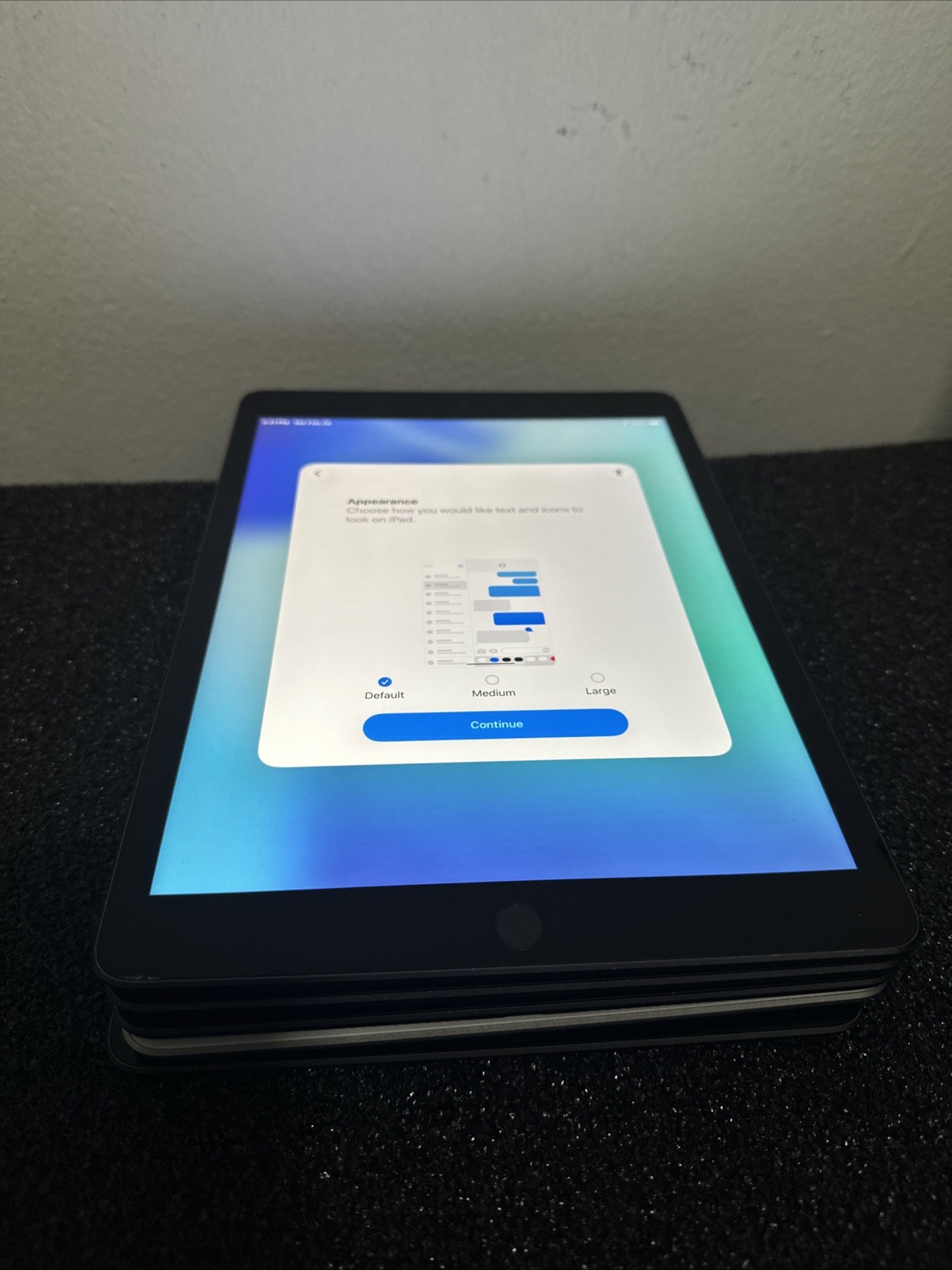 Apple iPad Mini Air 2 . 32GB, 10.2 in - MIX MODELS - LOT OF 35 - RESERVED