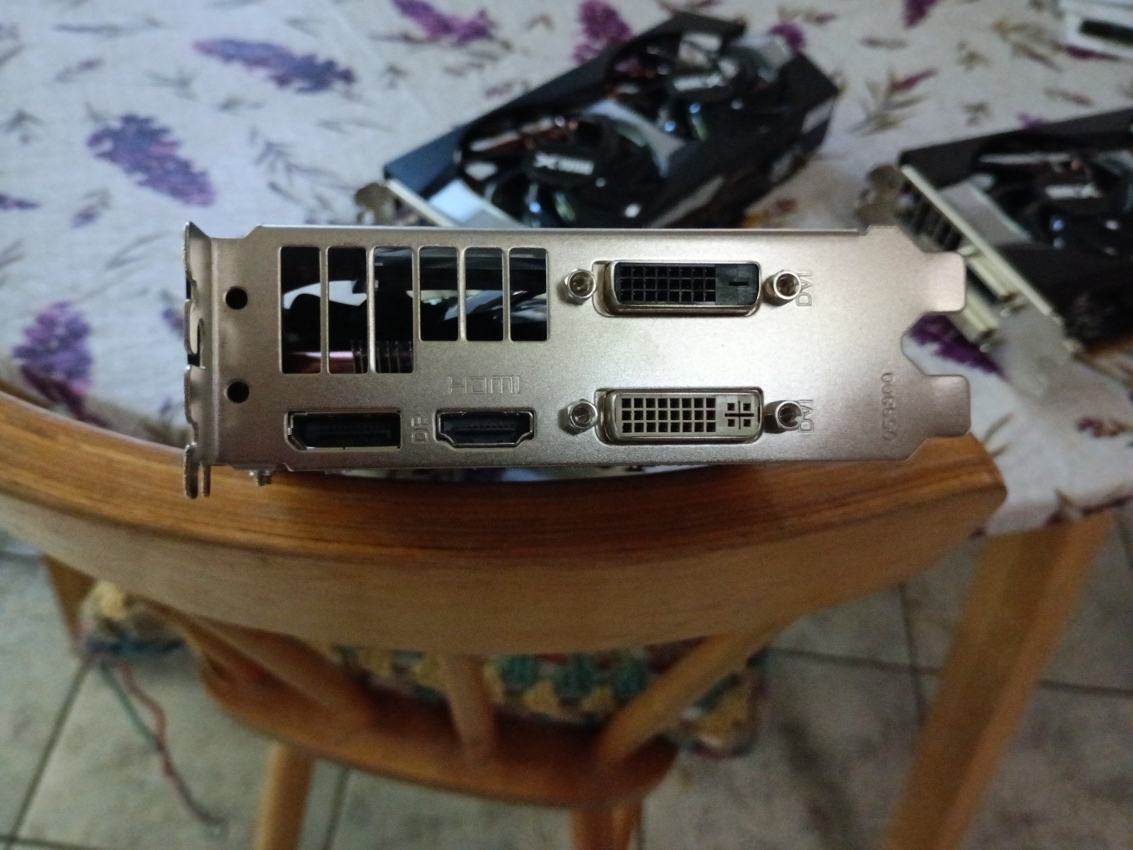 Saphire R9 270X 4GB Dual Fan OC with Boost  HDMI/DVI/Displayport Lot of 2