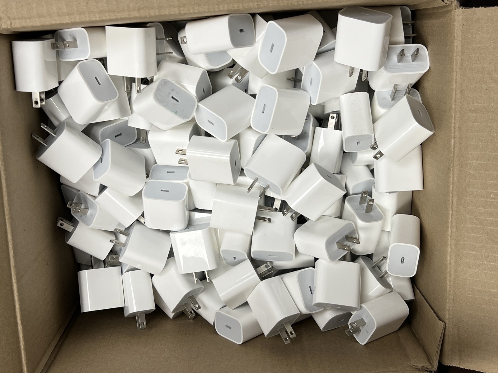 50 Pack Genuine Apple 20W USB-C Fast Charger (A2305) Power Adapter (MHJA3AM/A)