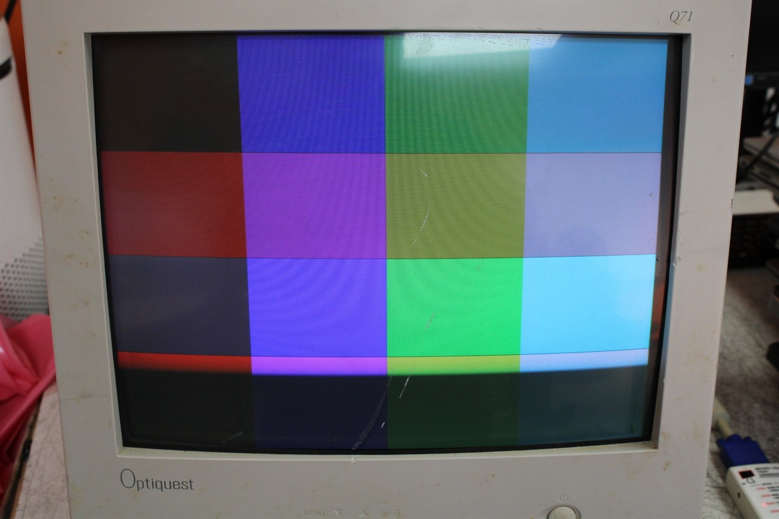 Scratched Screen Optiquest Q71 VCDTS21467-3M 1280 x 1024 CRT Monitor No Stand