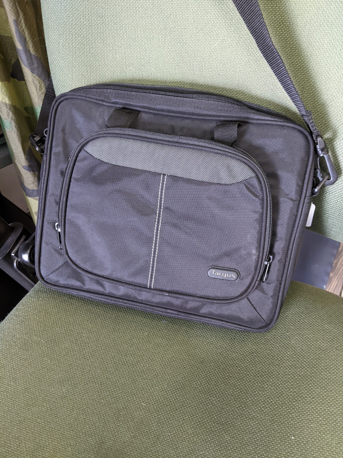 Targus Intellect Laptop Carry Bag Is Designed To Fit 12.1-inch Laptops Used 