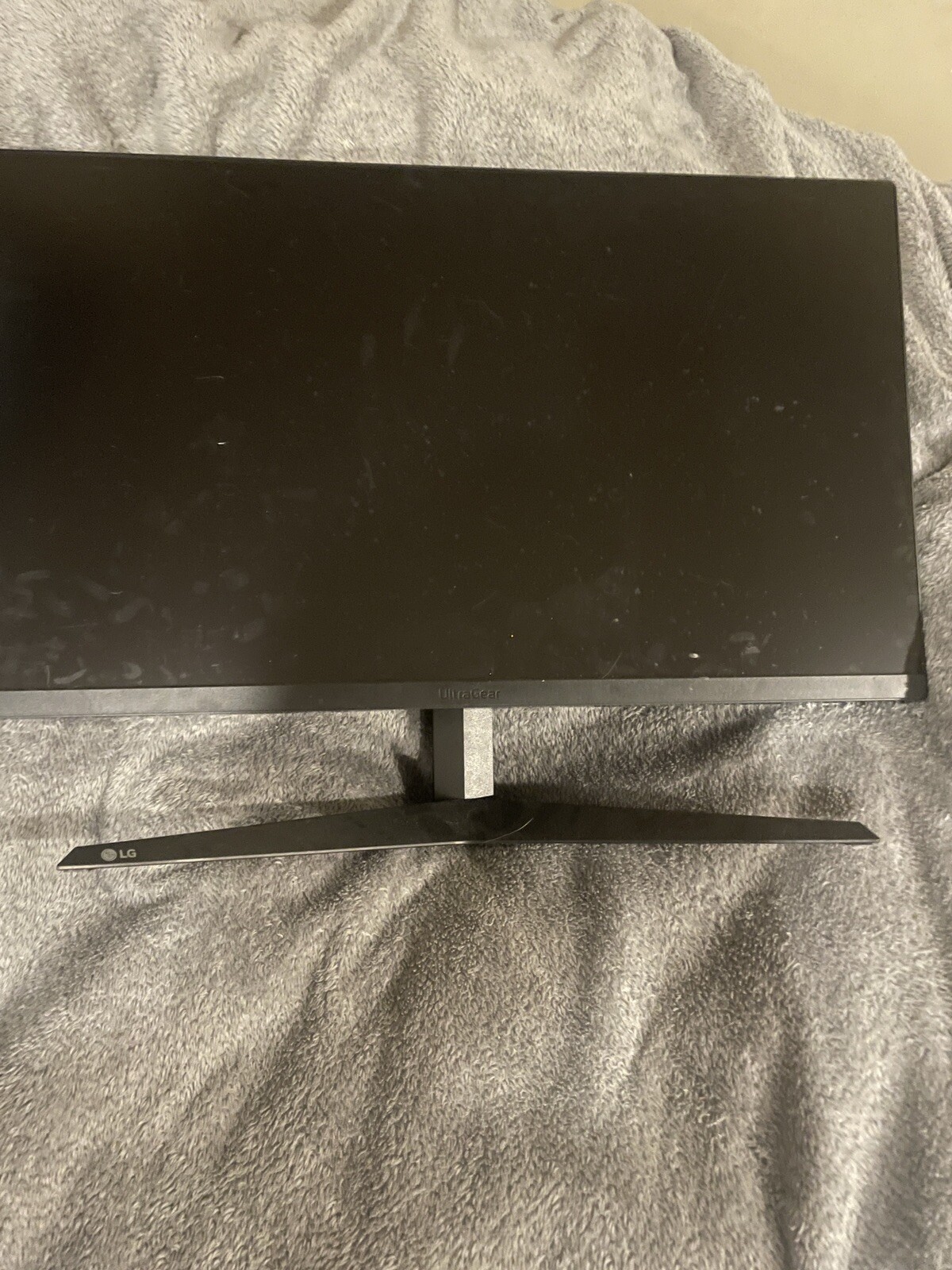slightly used LG ultra gear monitor 27 inches