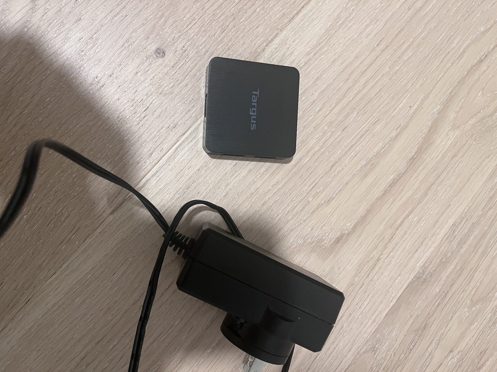 Targus USB 3.0 4-port USB Powered Hub with adapter. ACH129/ACH119US