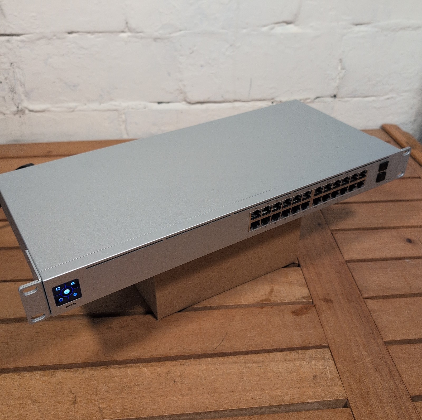 Ubiquiti UniFi USW-24-POE 24 Port PoE Gigabit Ethernet Managed Switch