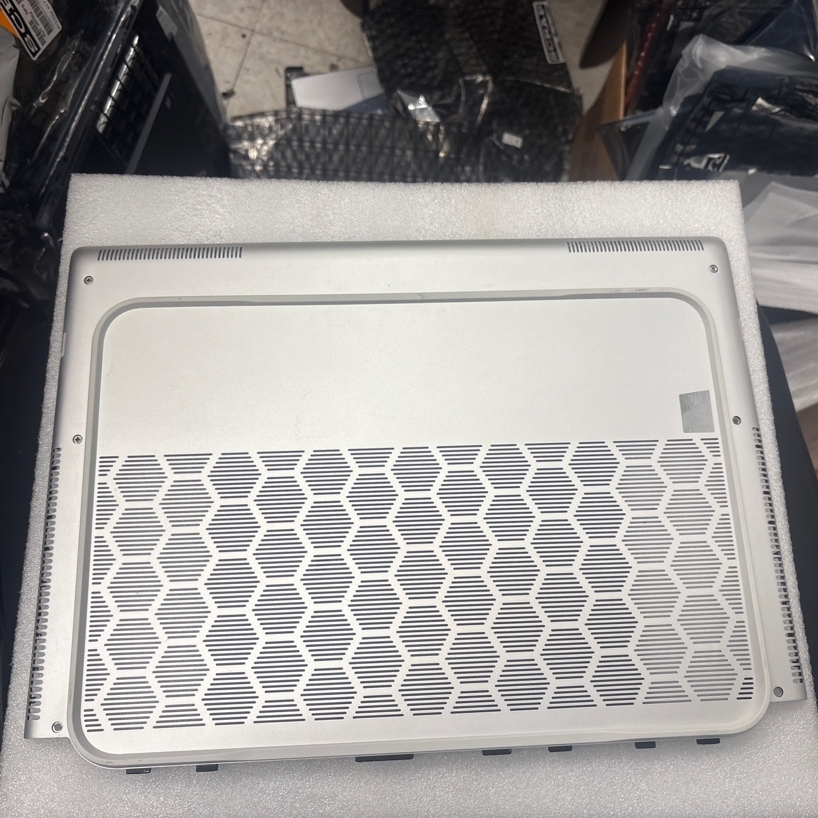 Dell  Alienware X16 R1  Bottom case cover  07KVKN 7KVKN M78