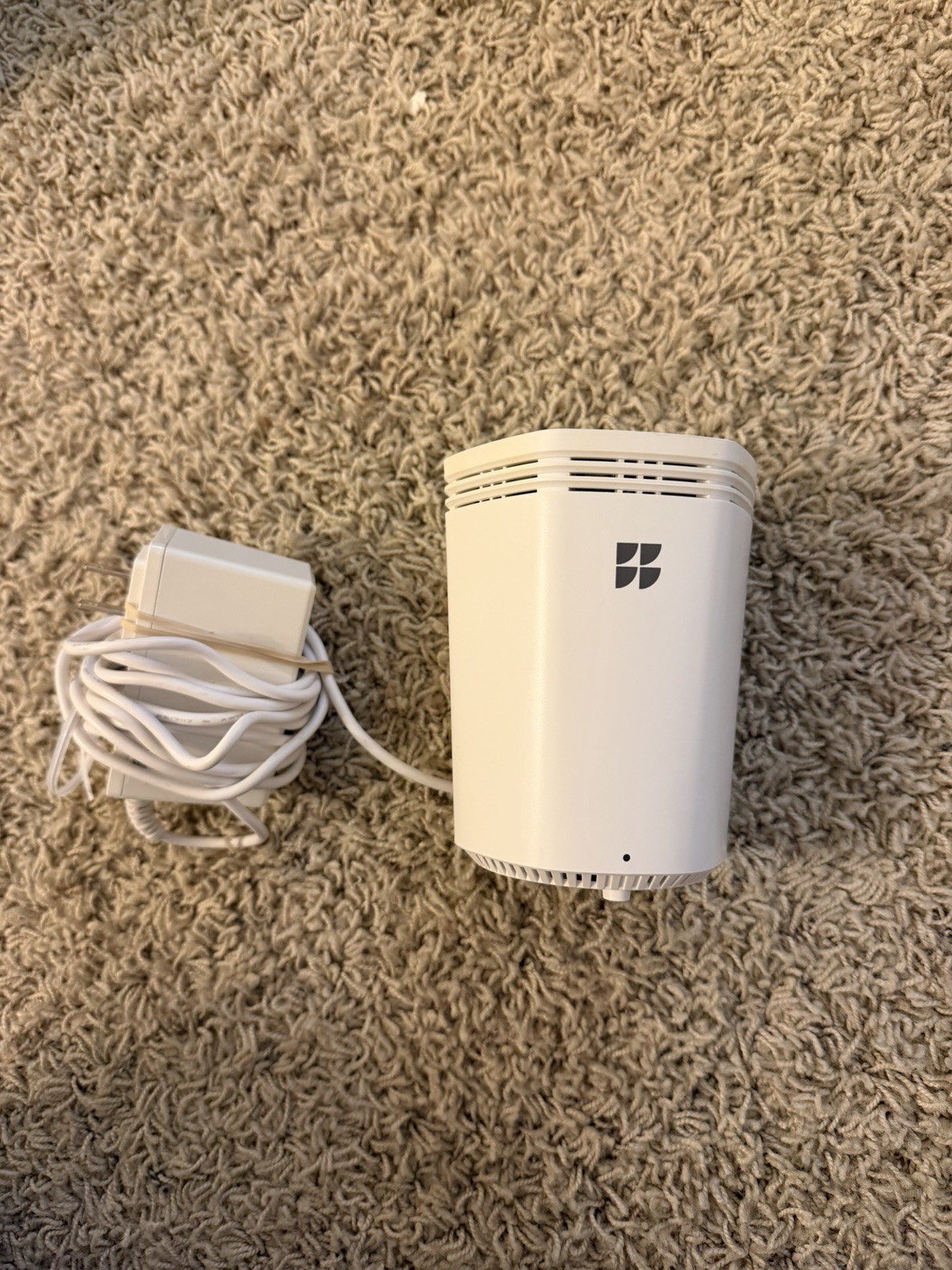 Google Fiber GFiber Wi-Fi 6E Mesh Extender Model: GE6E220C  w/power adapter