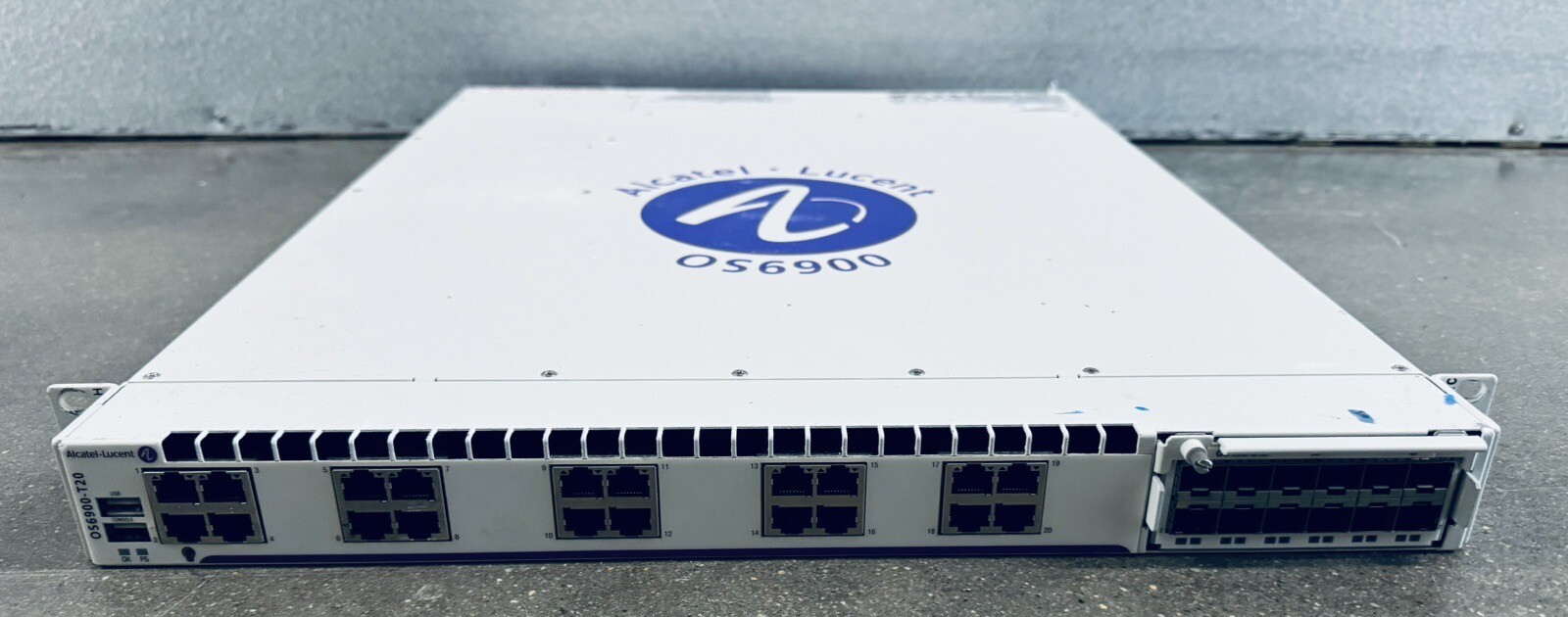 Alcatel-Lucent OS6900-T20 10Gb OmniSwitch 6900-T20 20 Port 10Gig W/ OS-XNI-U12