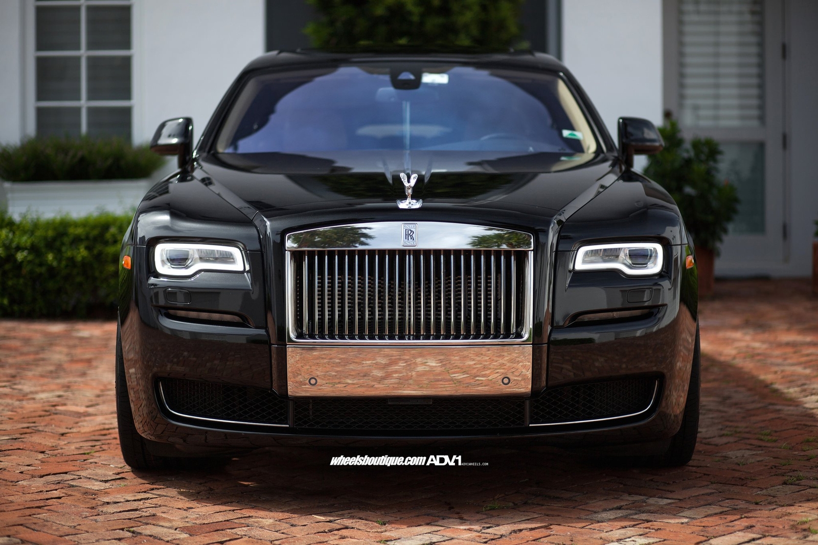 Cars rolls royce ghost adv1 wheels Desk Mat Stitched