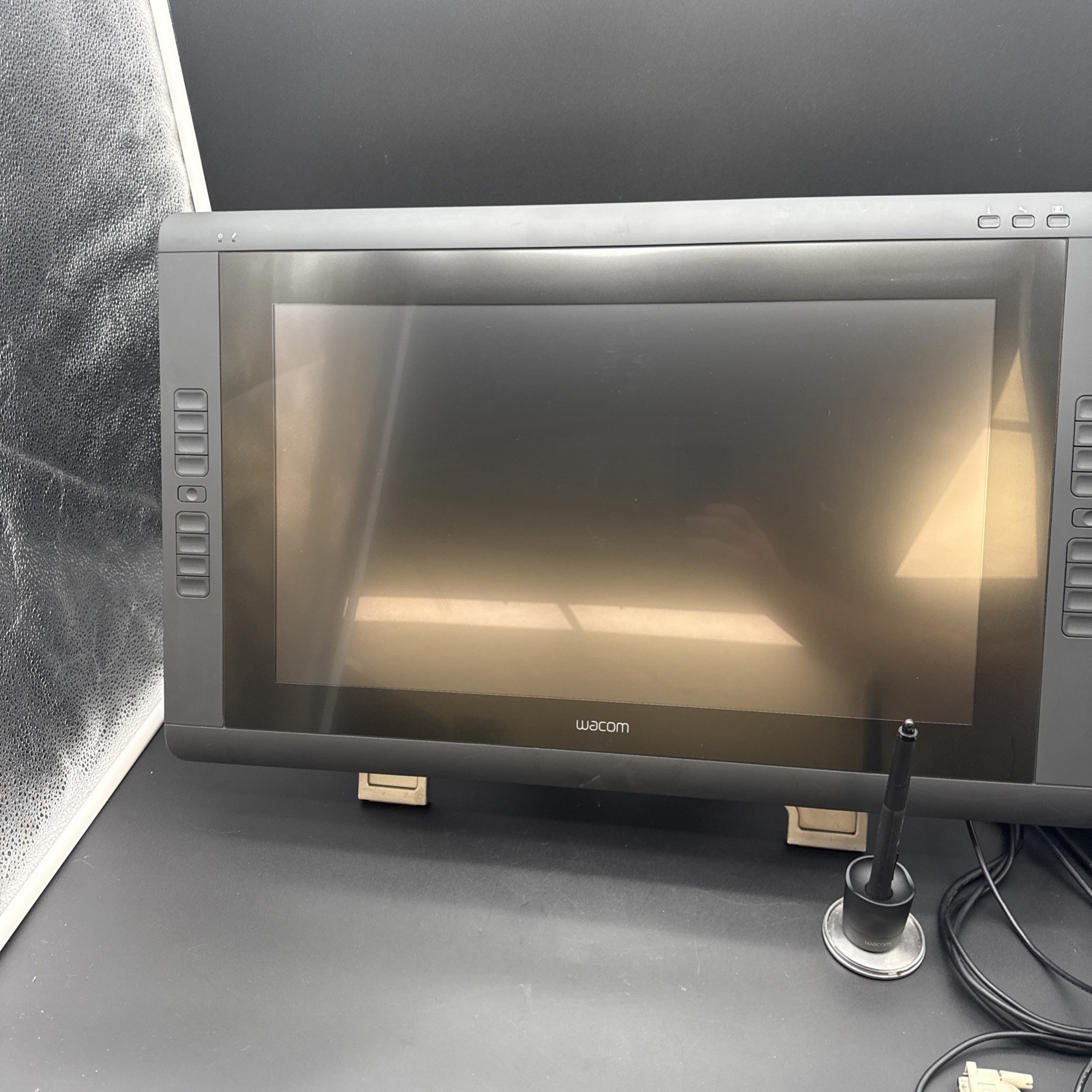 Wacom Cintiq 22HD DTK-2200 Graphic Drawing Pen Tablet