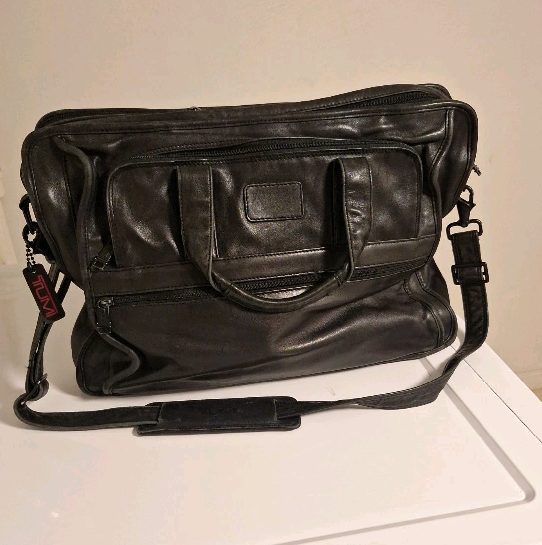 TUMI Briefcase Large Black Leather Crossbody Computer Laptop Bag Messenger