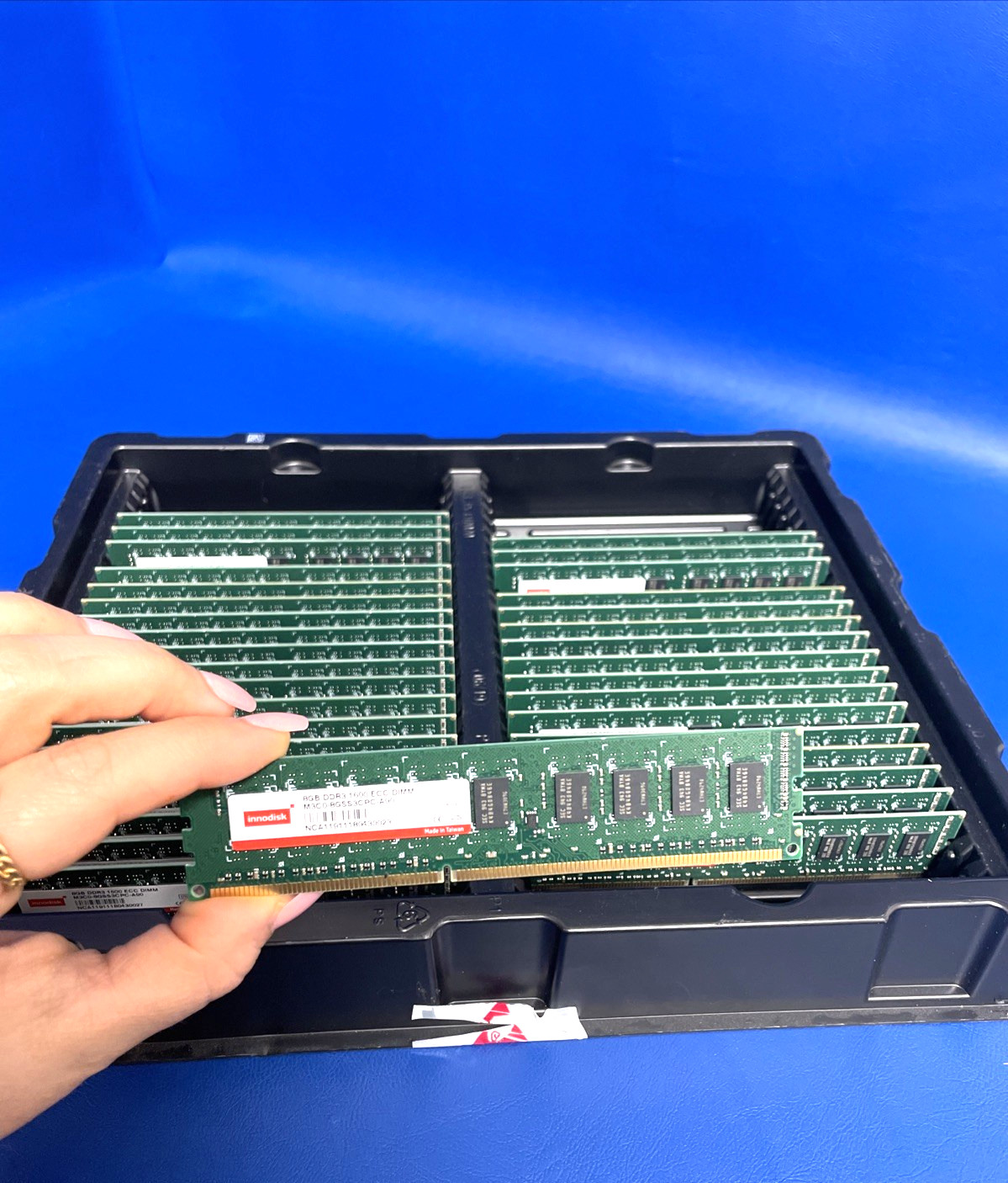 LOT OF 34X INNODISK 8GB DDR3 1600 ECC DIMM M3C0-8GSS3CPC-A90 / USED , WORKING.