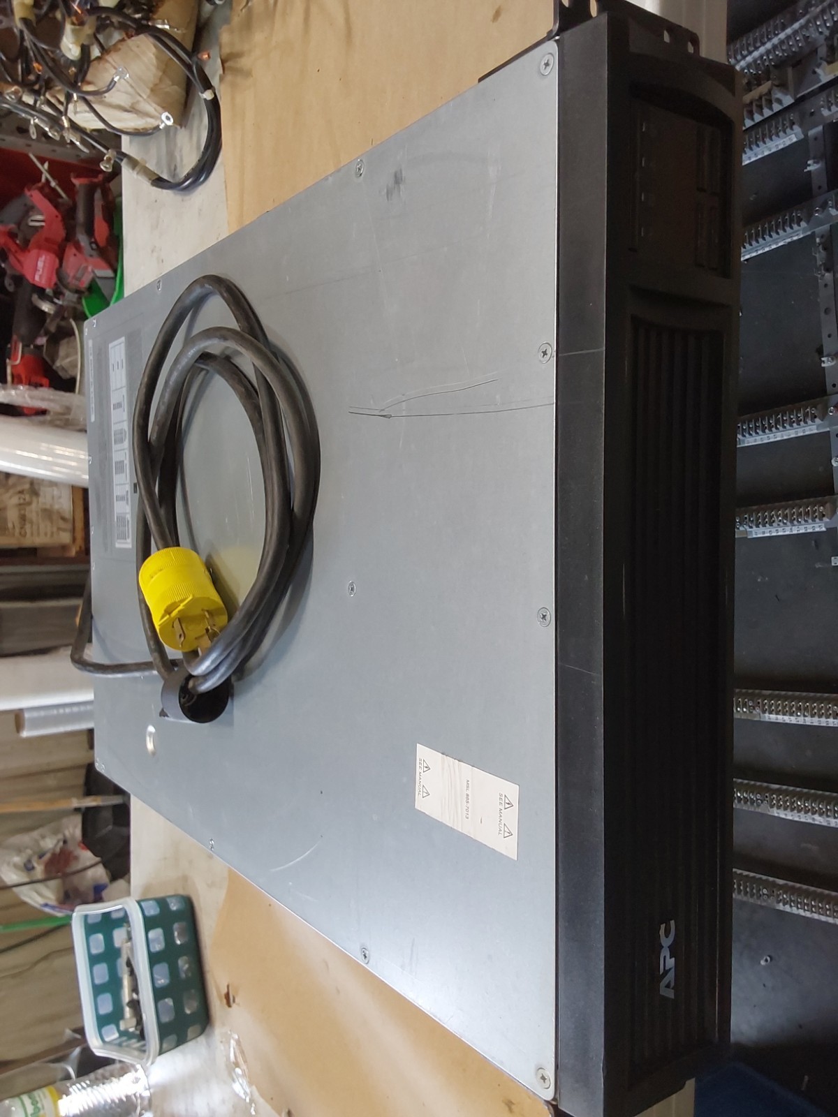 APC SMT2200RM2U 2200VA RM 2U LCD 120V Smart-UPS 