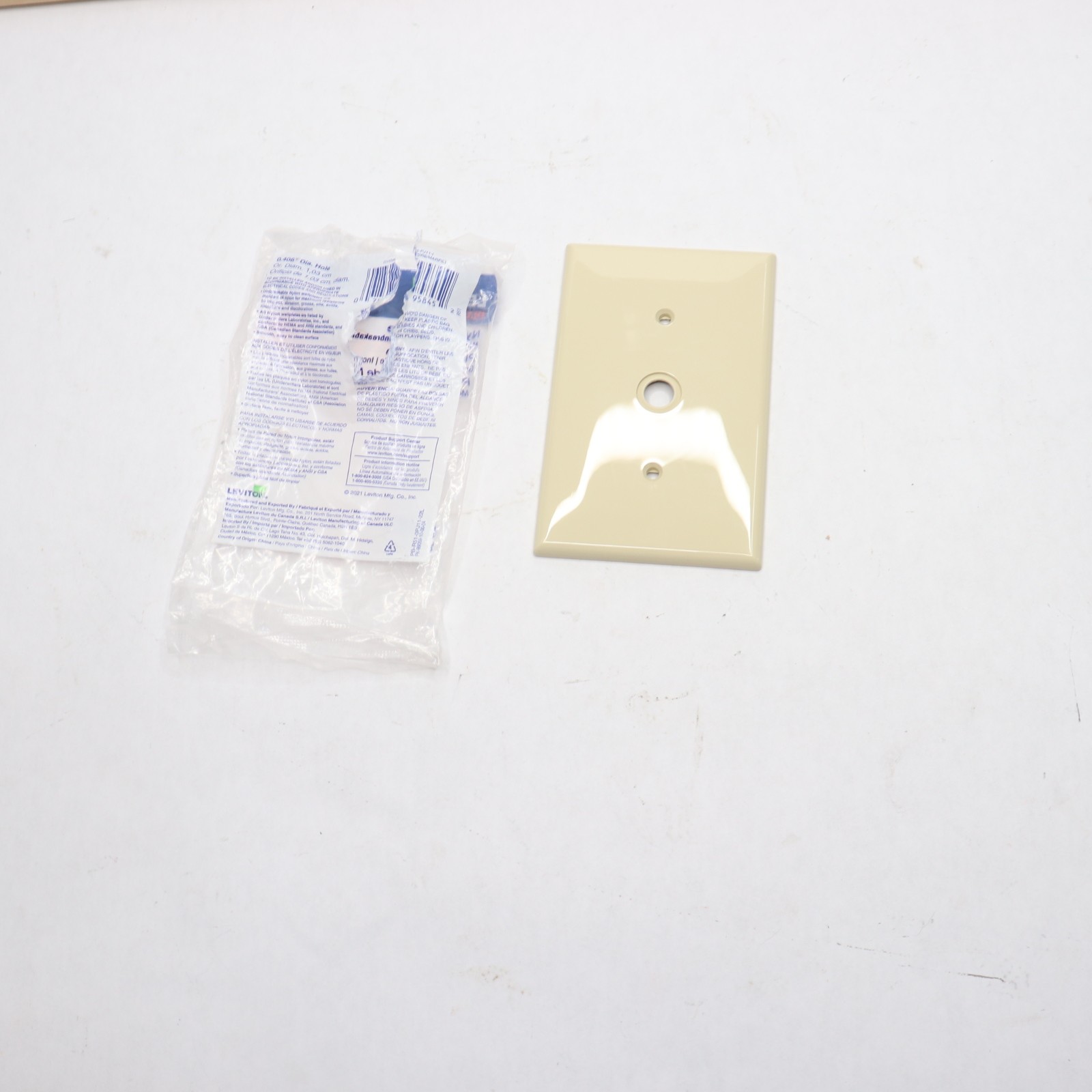 Leviton Telephone/Cable Wallplate  Ivory 1-Gang 0.406" Hole - Missing Screw