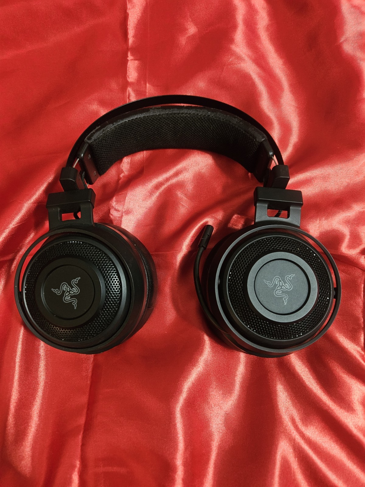 Razer Nari Ultimate Wireless 7.1 Surround Sound Gaming Headset w/ Dongle