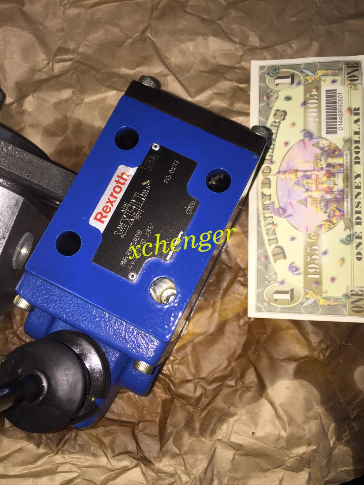 1PCS 4WMM10J3X/ NEW REXR0TH VALVE R900586919 via FedEx or DHL