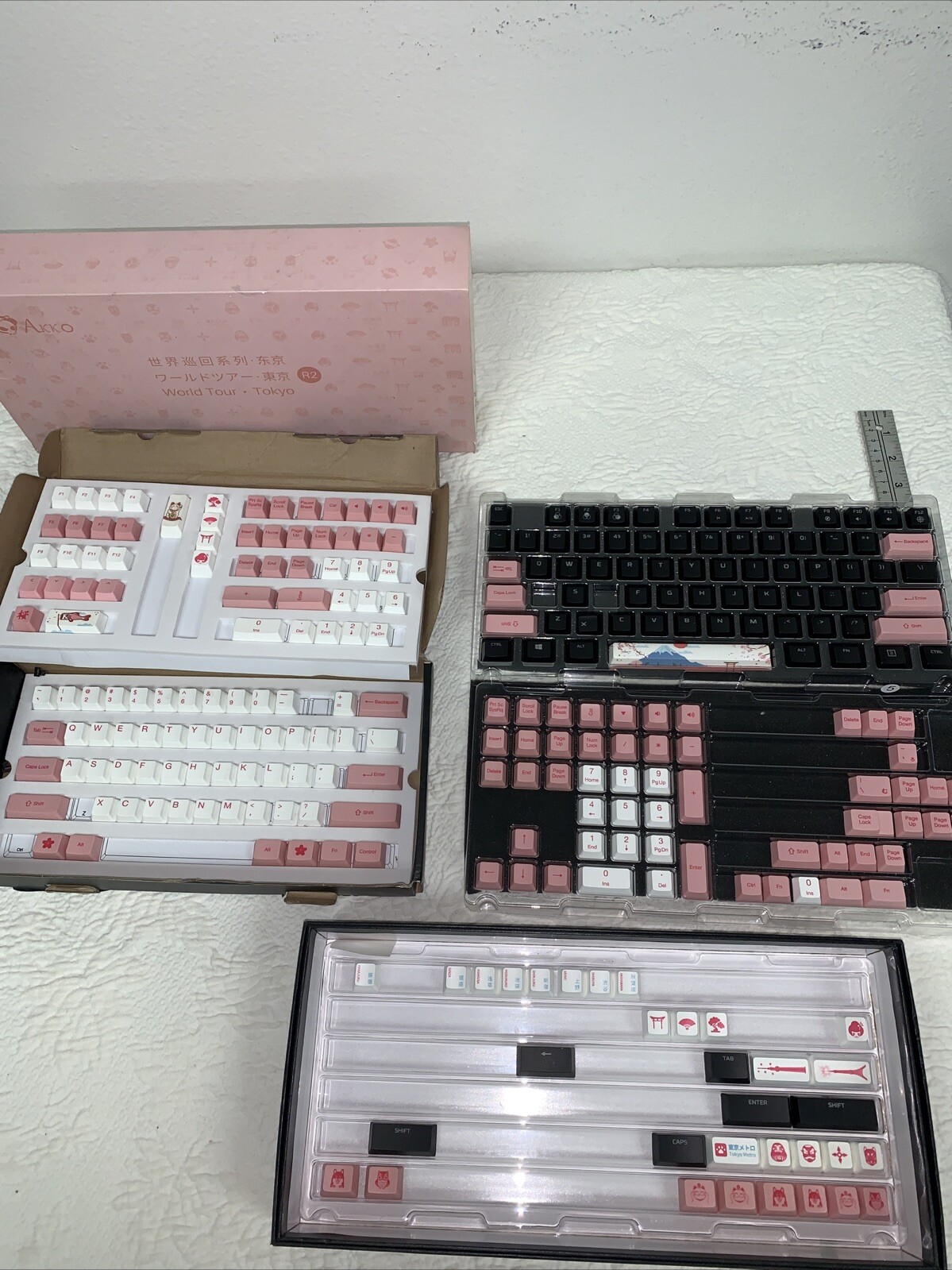 AKKO Pink White 200 Keycaps Set World Tour Japanese Characters Lot