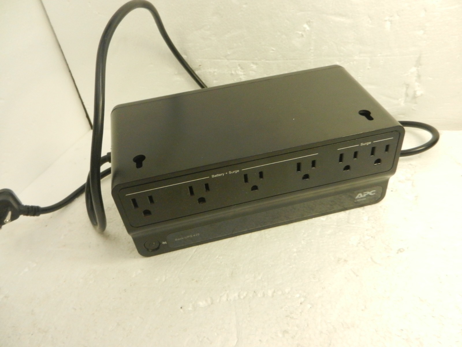 APC Back-Ups 425 BE425M 6-Outlet 425VA Uninterruptible Power Supply * No Battery
