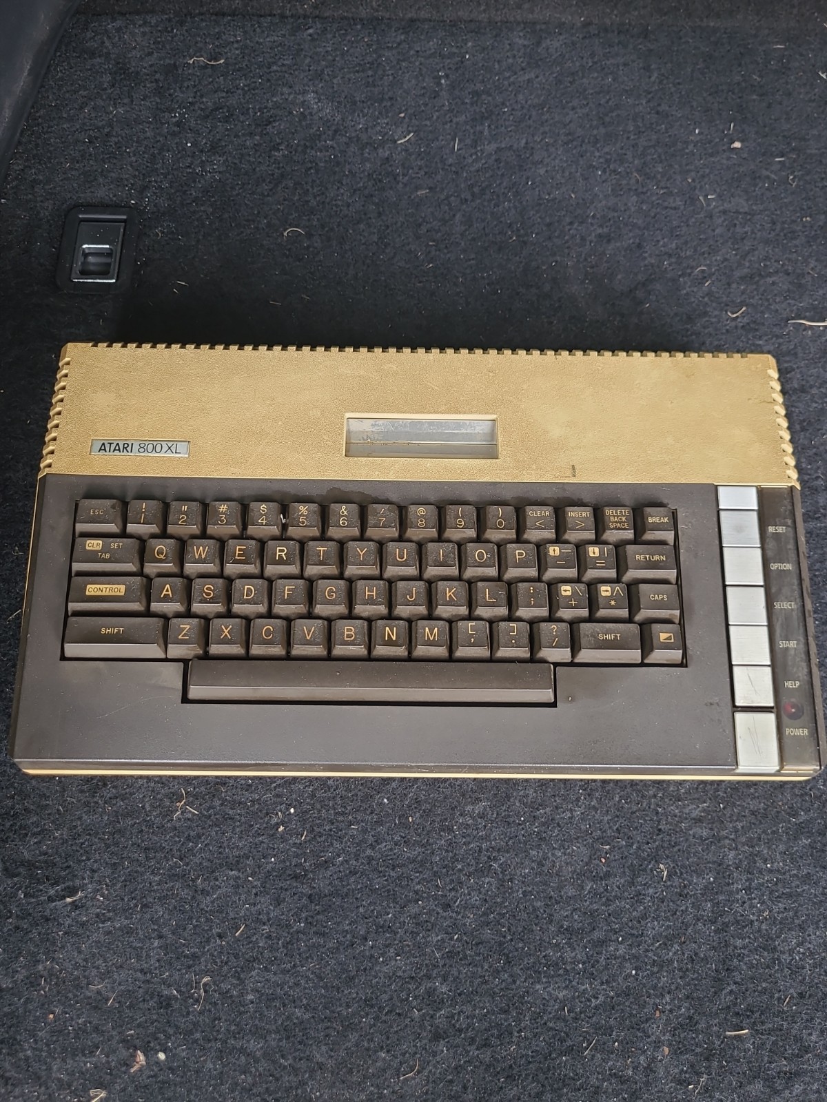 Atari 800XL 8-bit Home Computer Video Game System - **UNTESTED PARTS OR REPAIR**