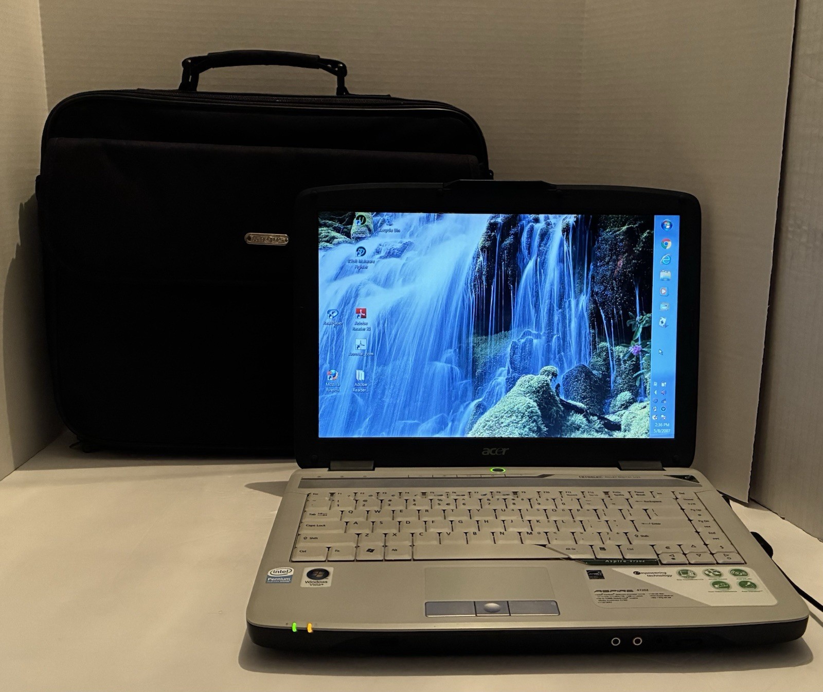 Vintage Acer Aspire Laptop 4720-4538 with Targus Travel Bag Case, Working