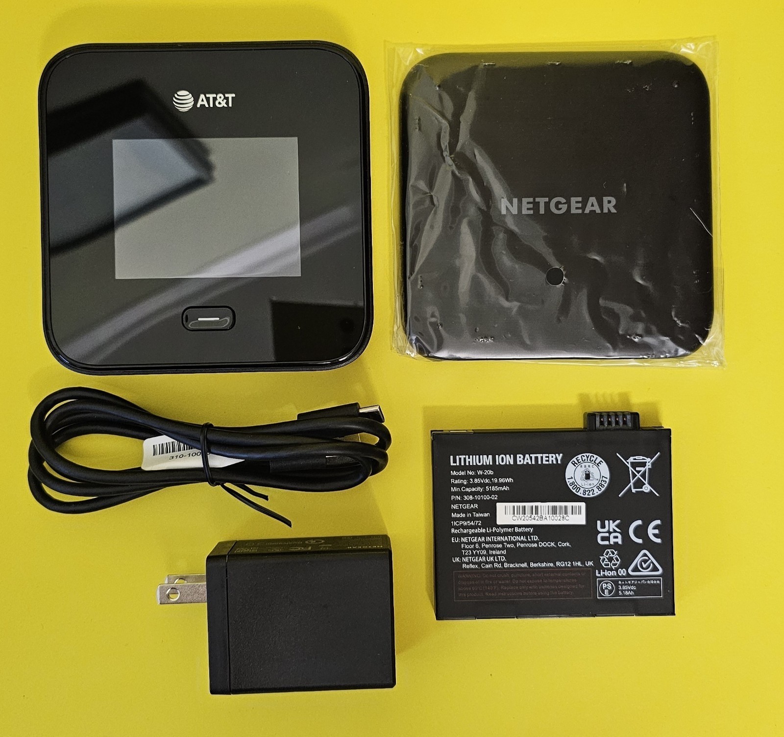 NETGEAR Nighthawk M7 Pro MR7400 AT&T 5G Wi-Fi 7 Mobile Hotspot Router