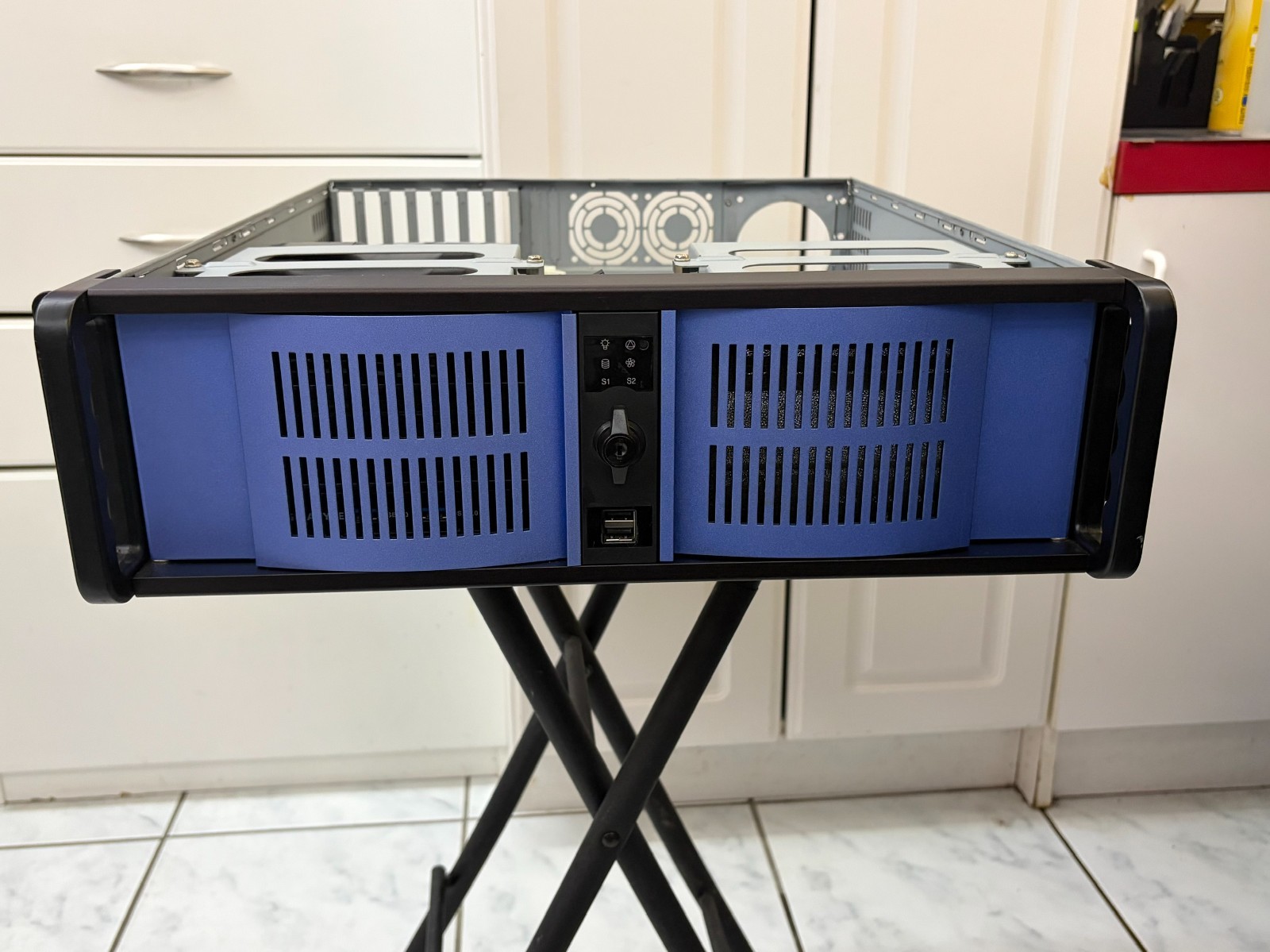 iStarUSA D-300 3U Chassis w/ 2 Hot Swap Bays - NO PSU - Blue Doors