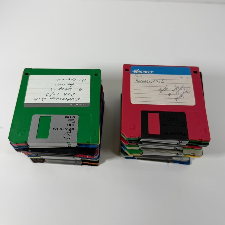 Lot of 50 3.5" Floppy Disks Diskettes Colorful Mixed Brands Embroidery Patterns