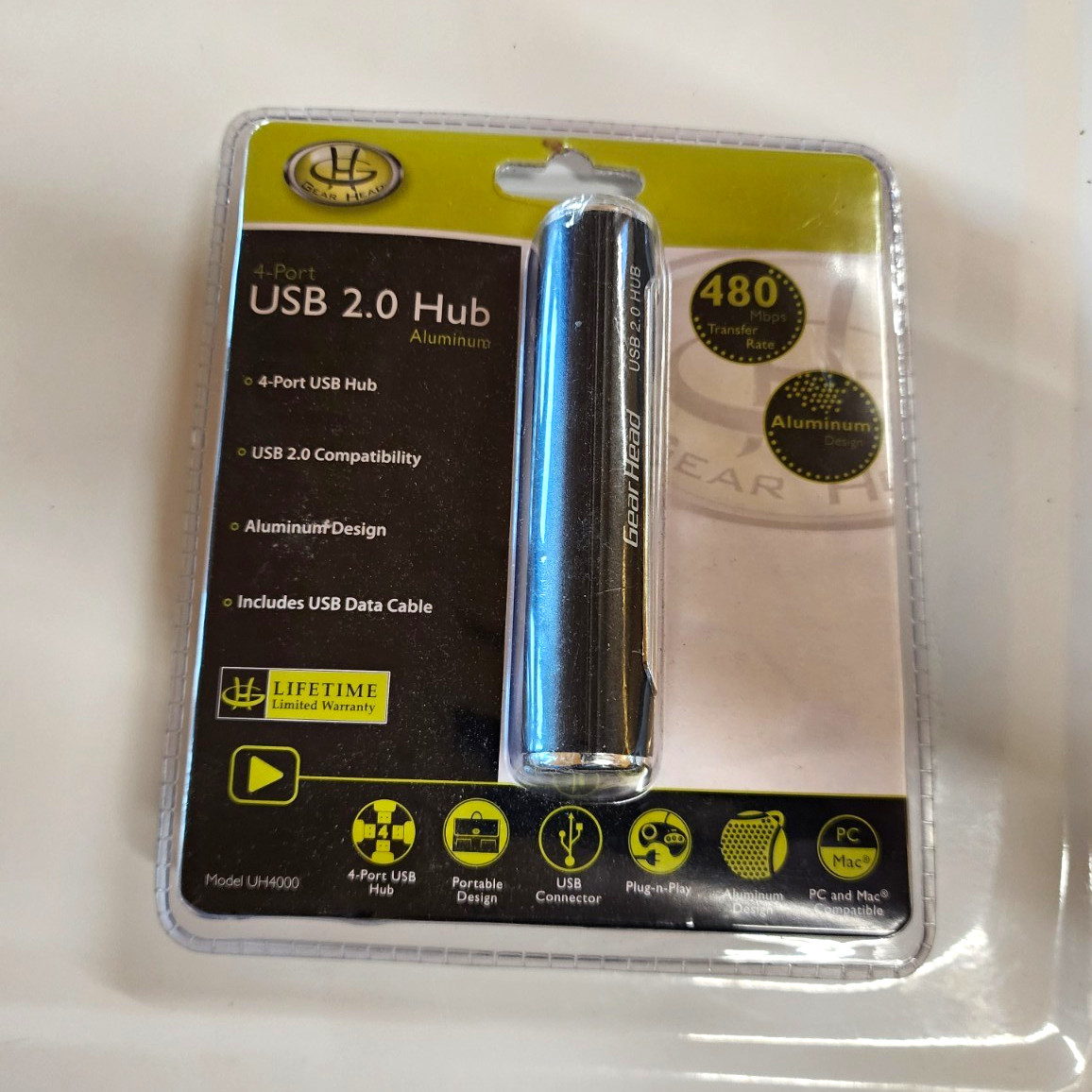 Gear Head UH4000 4-Port USB 2.0 Aluminum Hub 12 in Cable Silver
