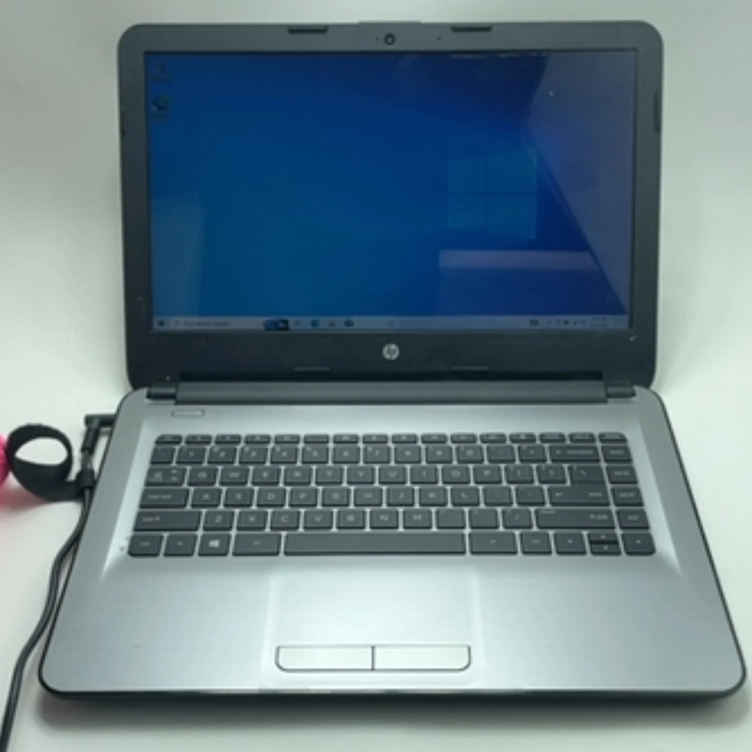 HP NoteBook 15.6" E2-7110 APU 1.8GHz 4GB RAM 32GB SSD battery works plugged in