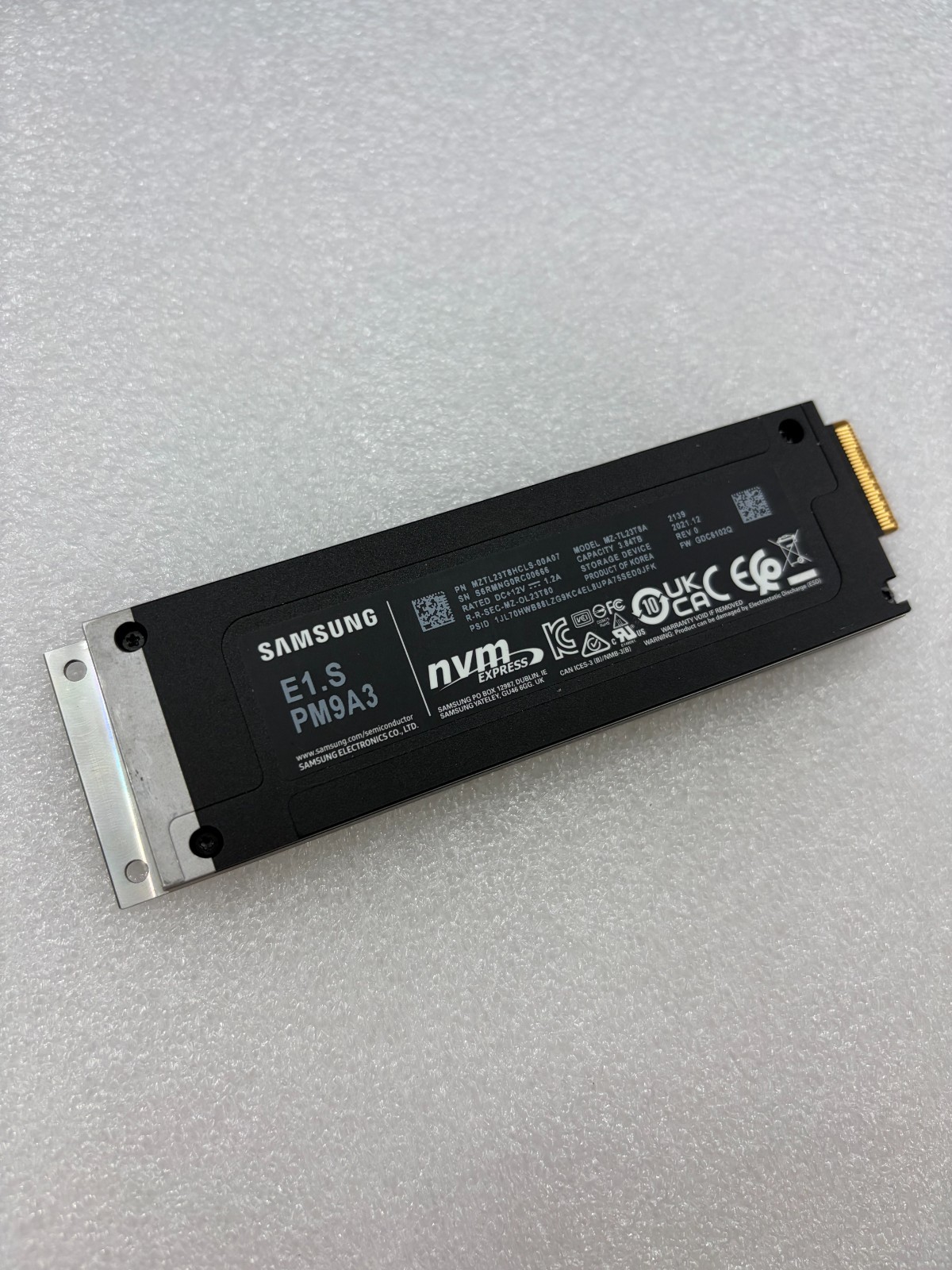 Kioxia KXD6CRJJ3T84 3.84TB NVMe E1.S PCIe 4.0 x4 SSD Internal Solid State Drives