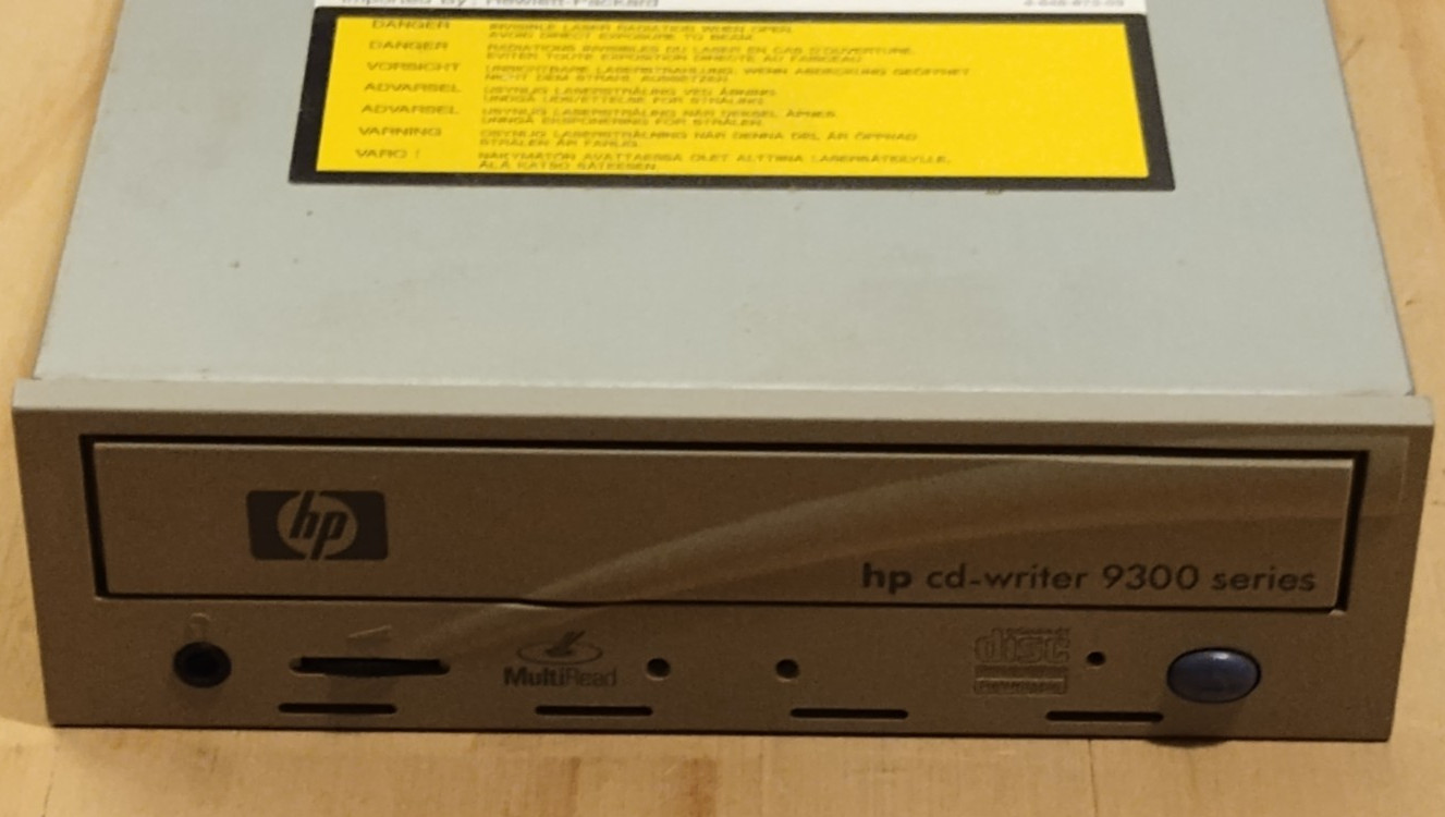 HP CD-Writer Plus 9300 Series Internal CD-RW Drive 32X
