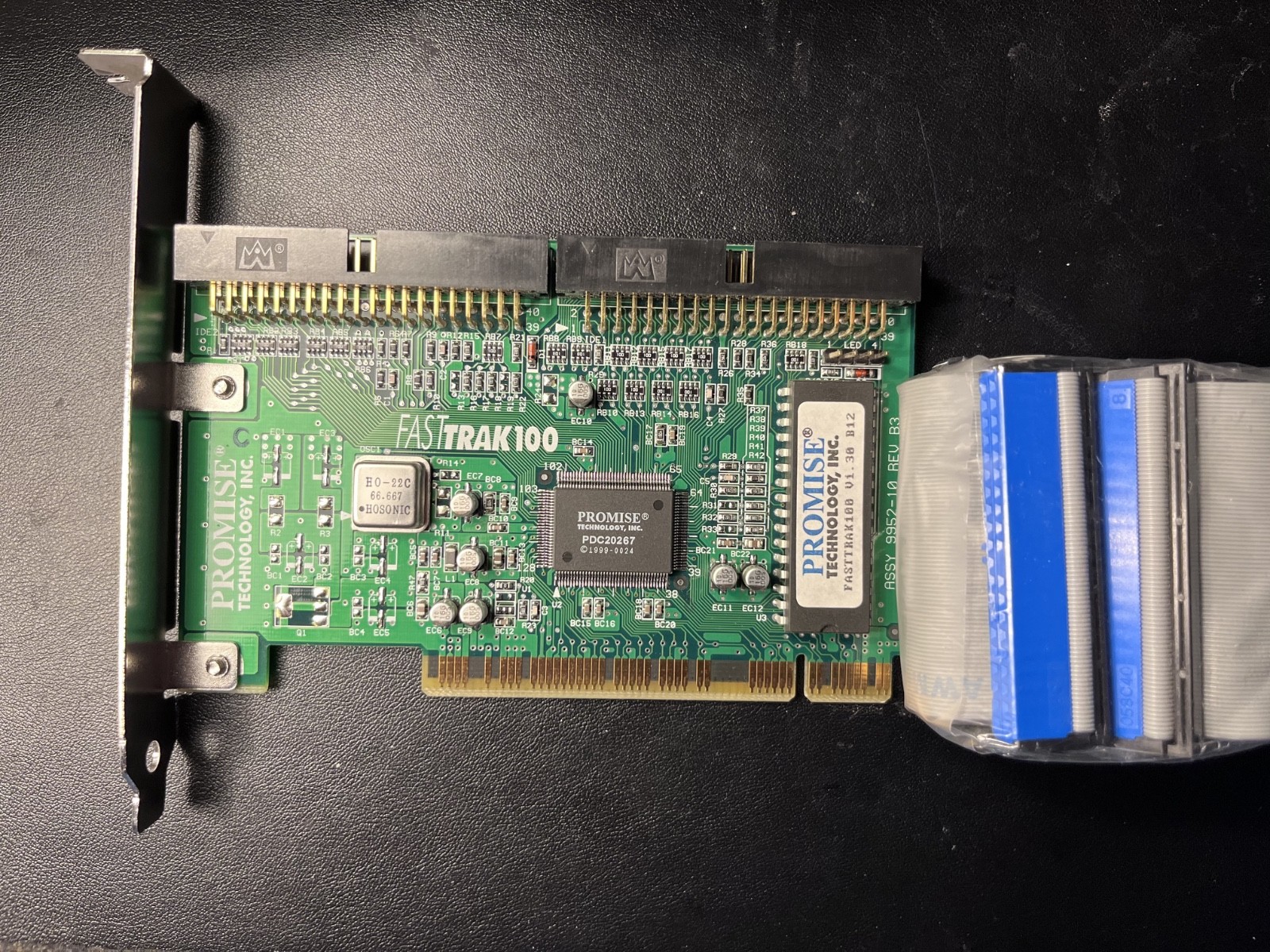 Promise Technology FastTrak100 PCI IDE/Ultra ATA-100 RAID Controller Card cables