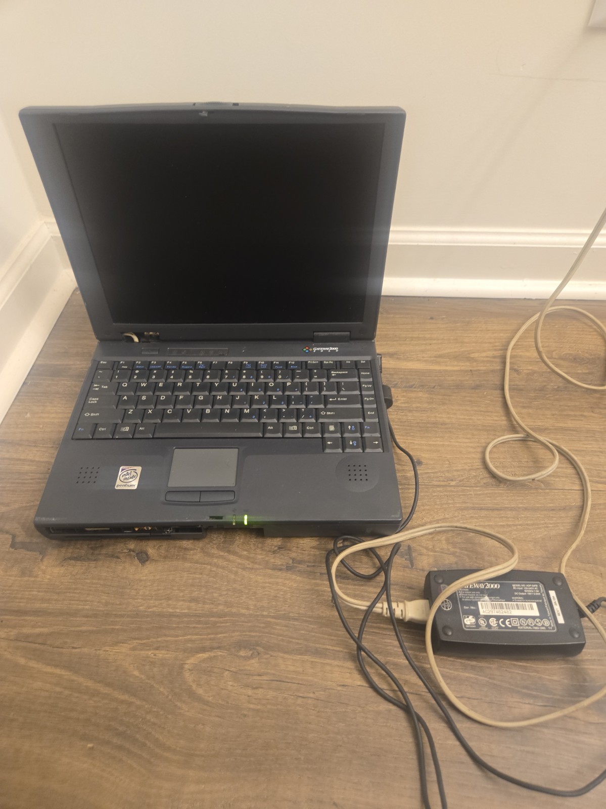 Gateway 2000 Solo Laptop With Power Cable