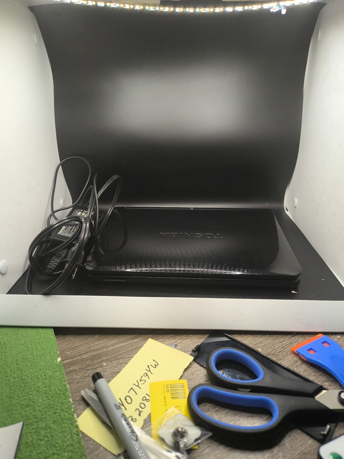 Toshiba NB255-N250 Netbook Laptop with Charger