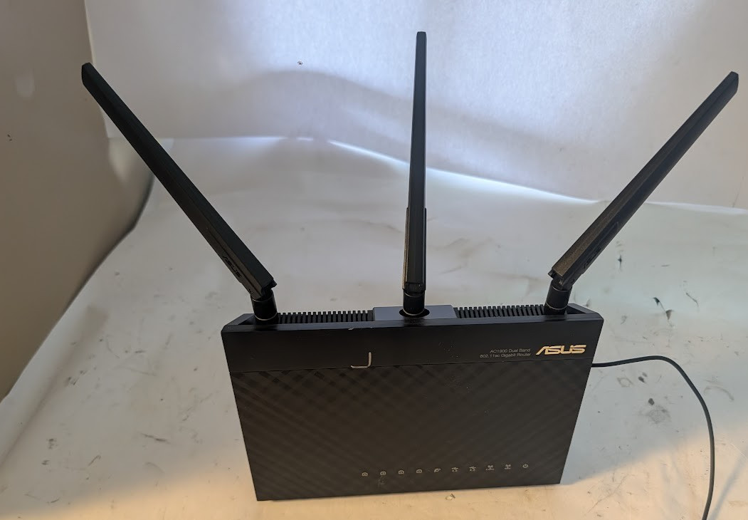 ASUS RT-AC68U AC1900 1300 Mbps 4 Port Gigabit Wireless AC Router