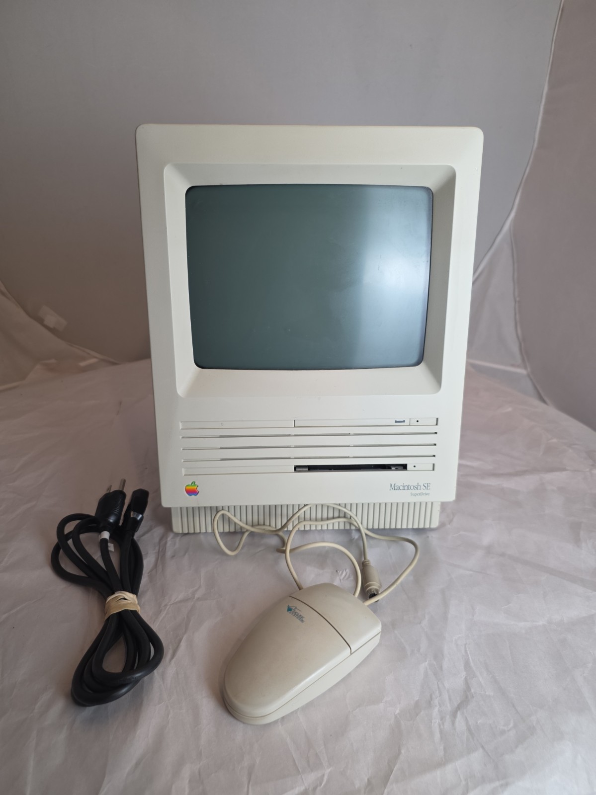Apple Macintosh SE SuperDrive FDHD, 2MB RAM M5011 Clean and Working